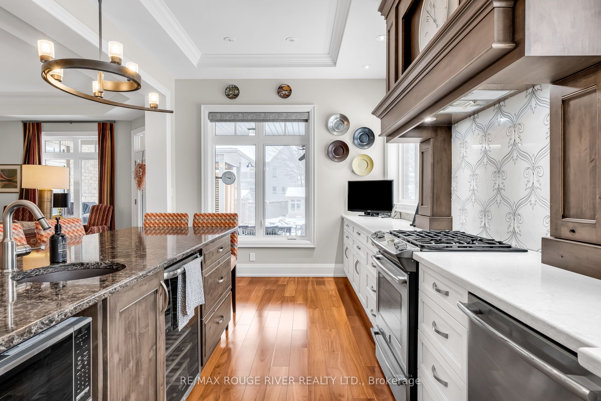 98 Ontario St Street Property Photo 14