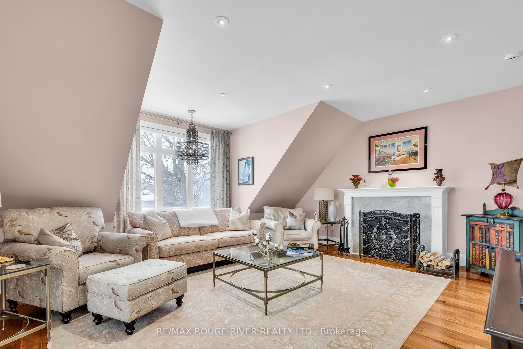 98 Ontario St Street Property Photo 21