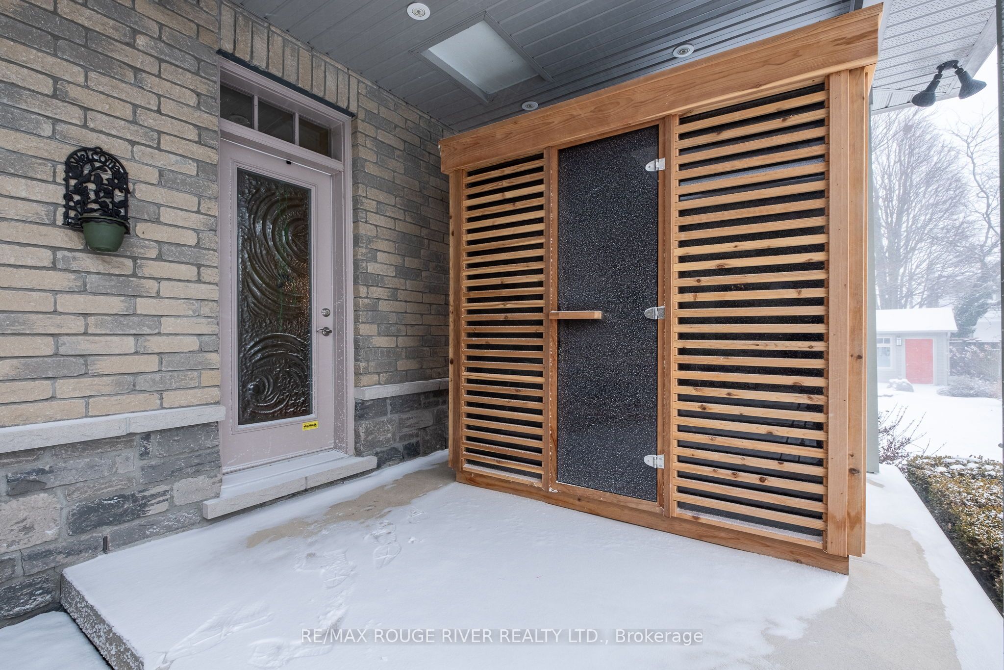 98 Ontario St Street Property Photo 32