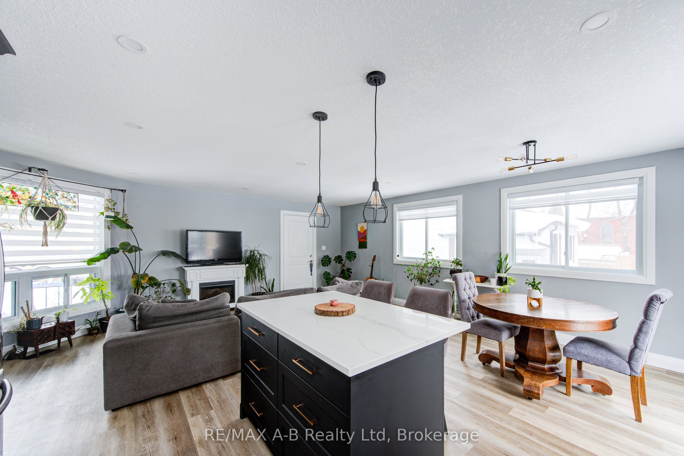 35 Wellington Street Property Photo 5