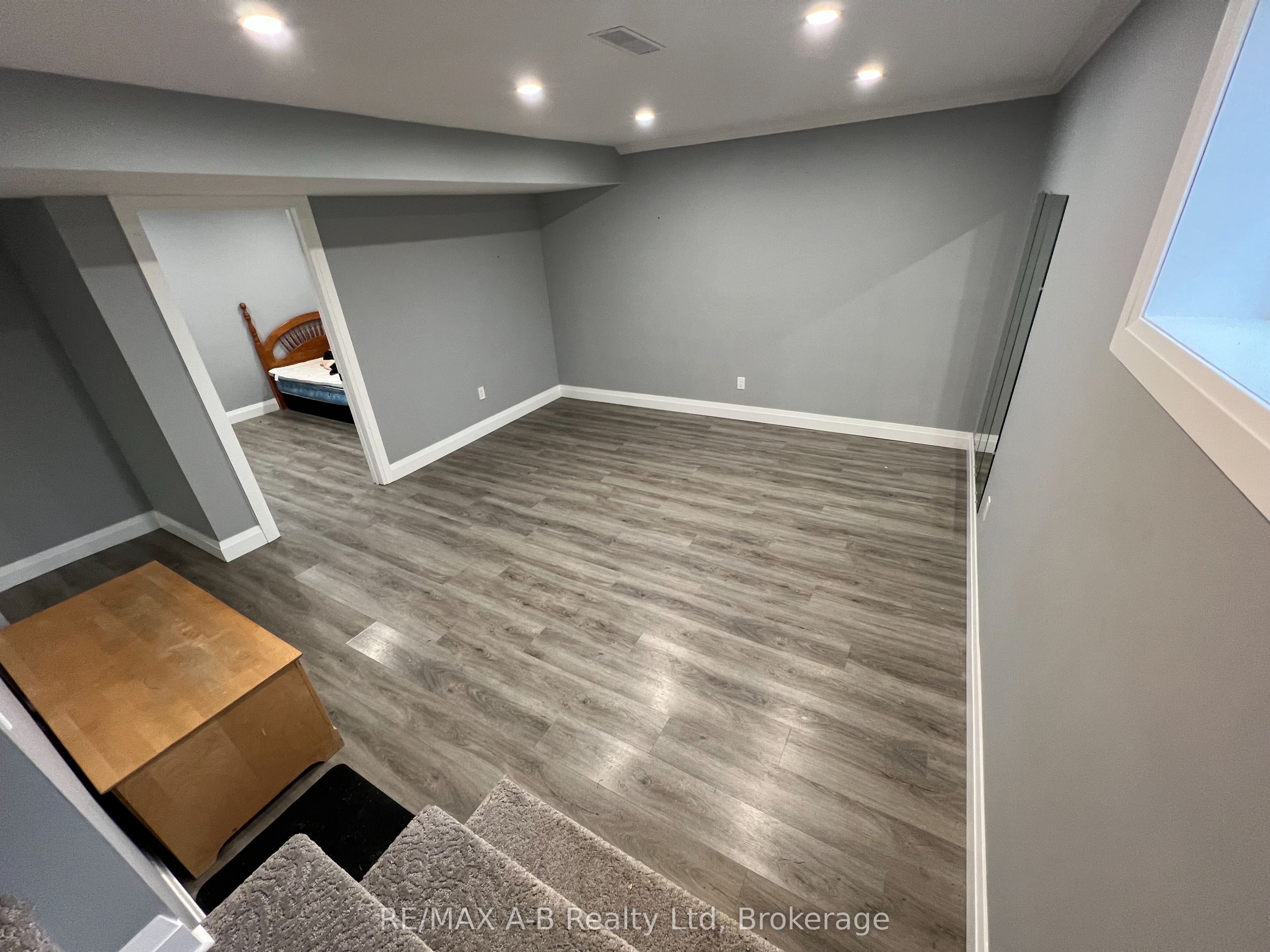 35 Wellington Street Property Photo 17