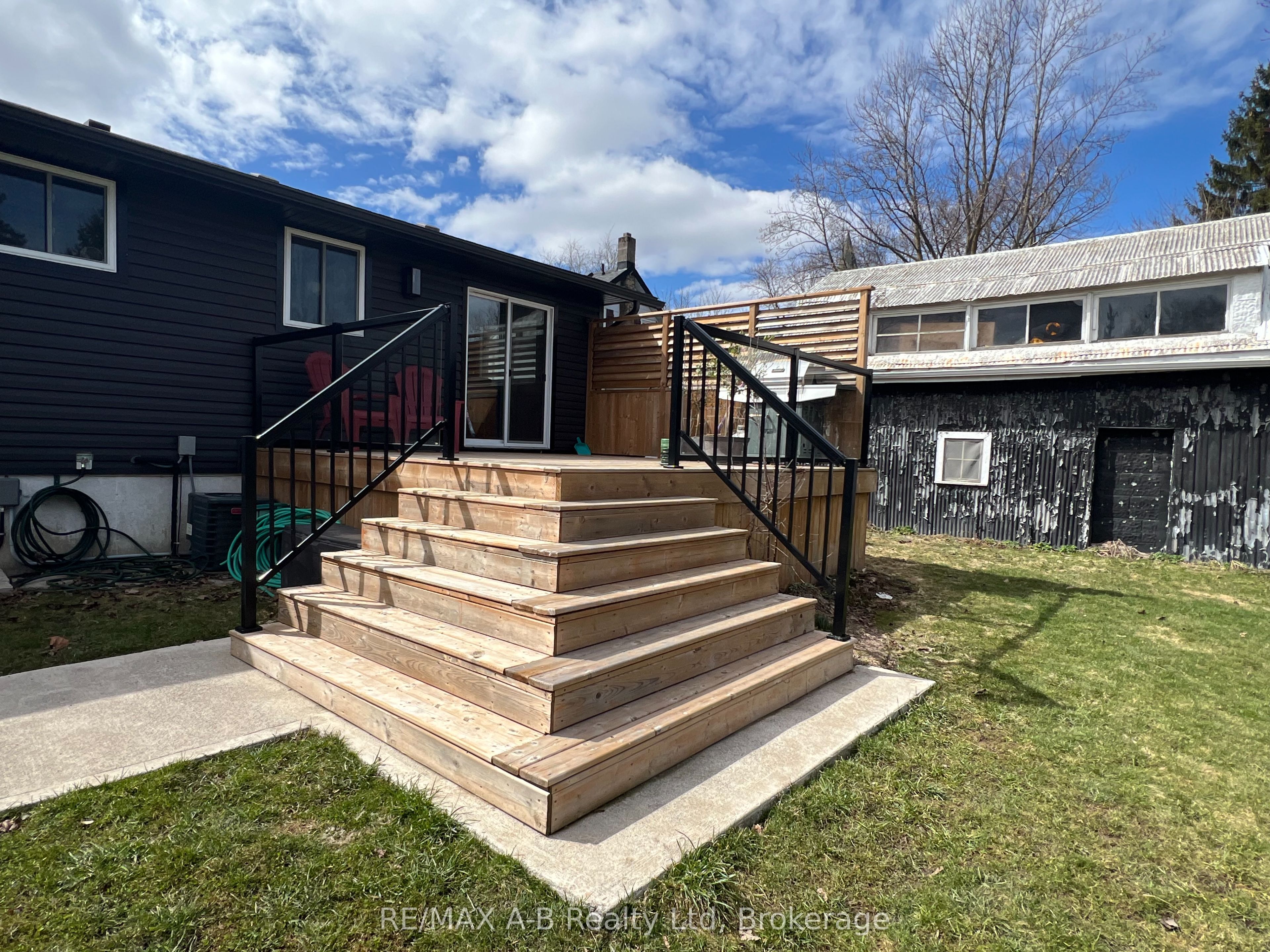 35 Wellington Street Property Photo 20