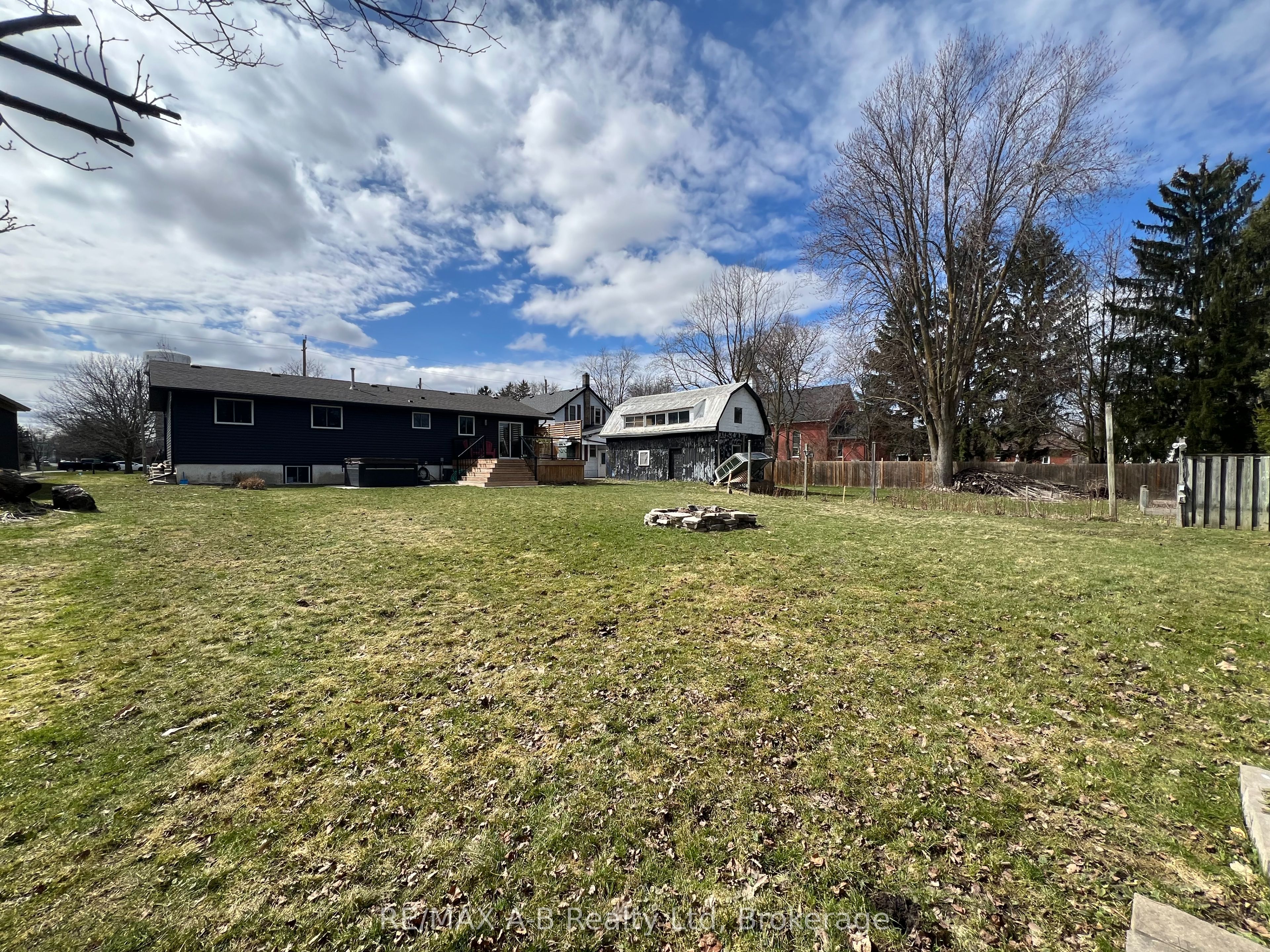 35 Wellington Street Property Photo 24