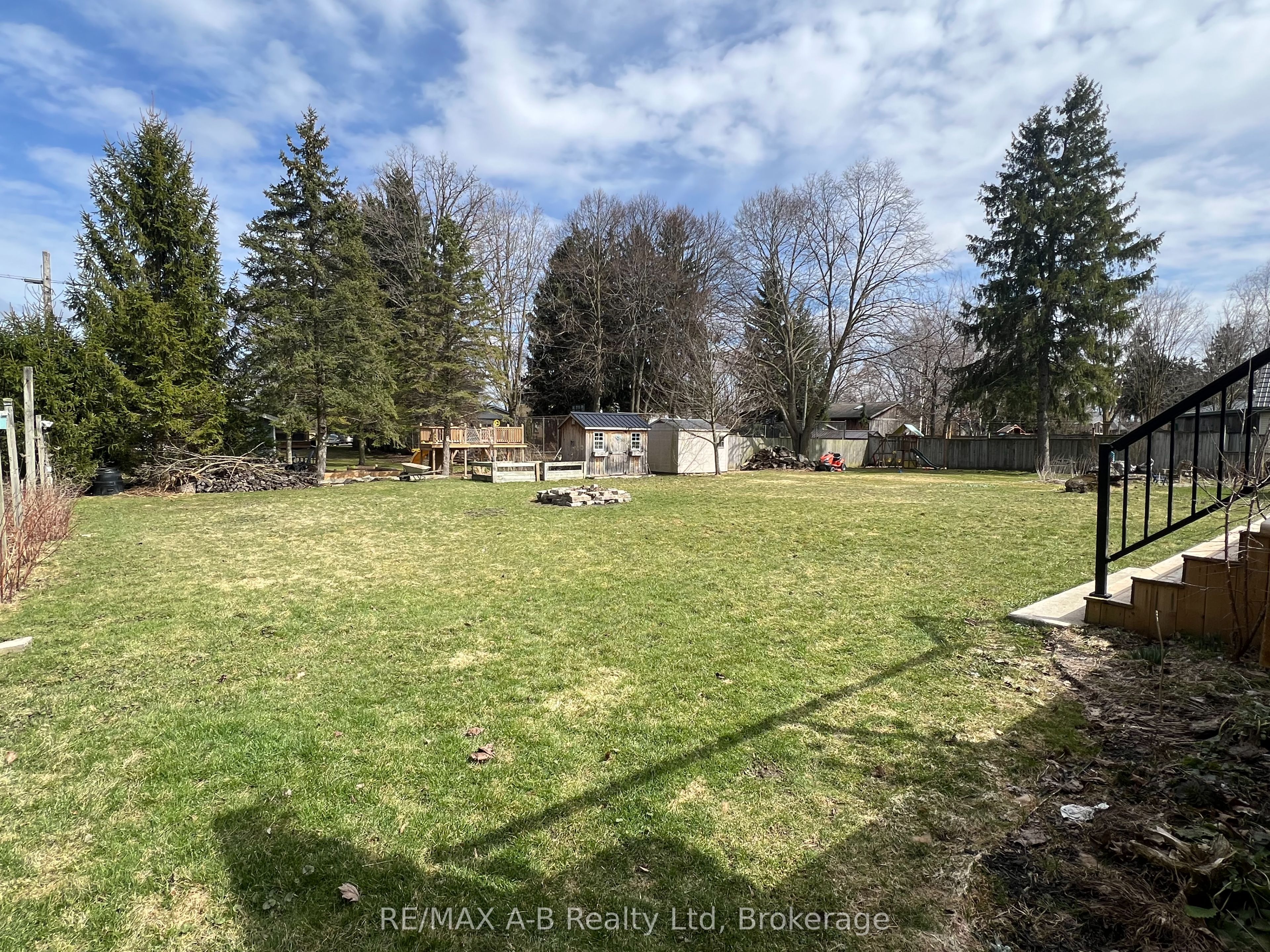 35 Wellington Street Property Photo 27