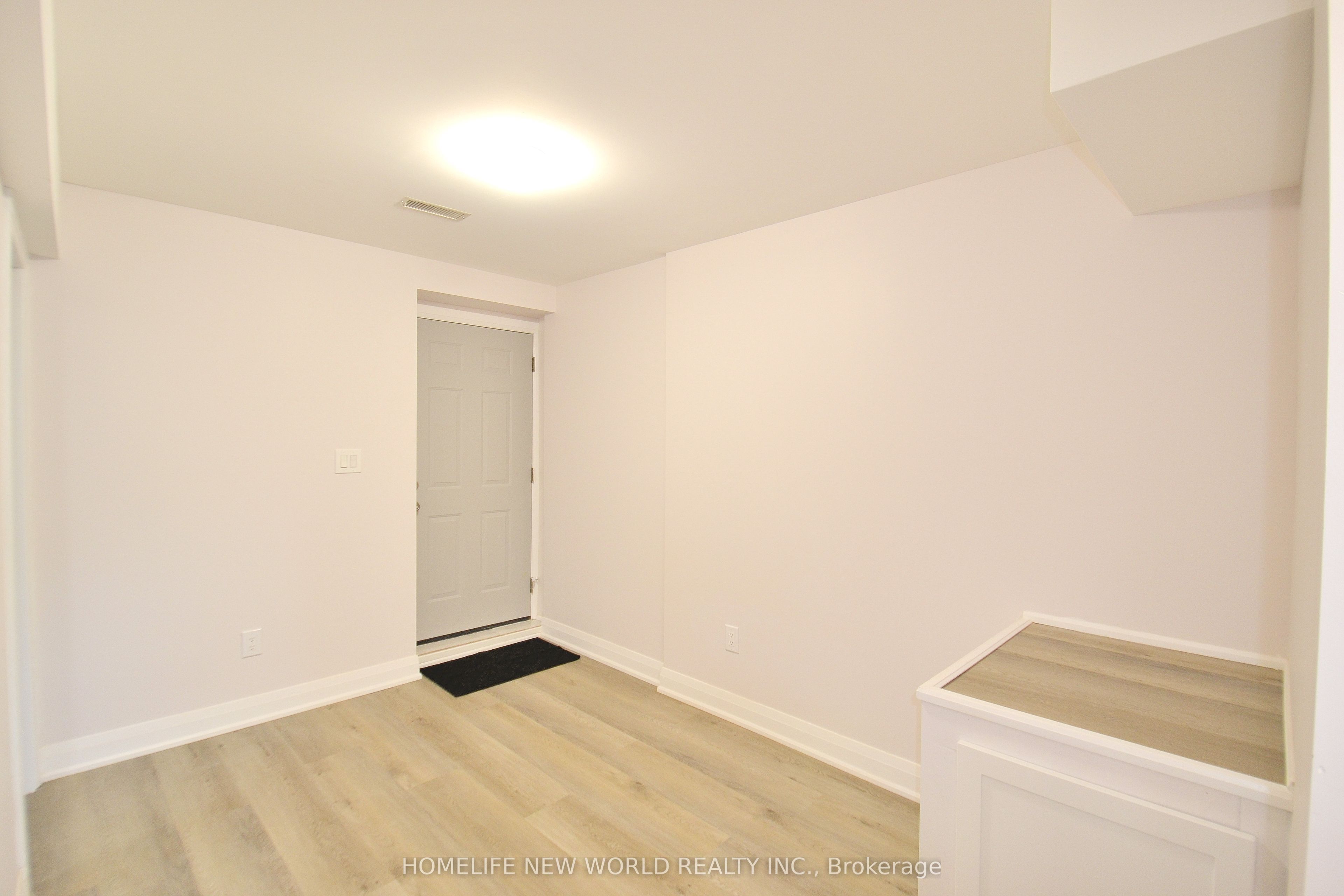 #lower - 27 Nightingale Street Property Photo 2