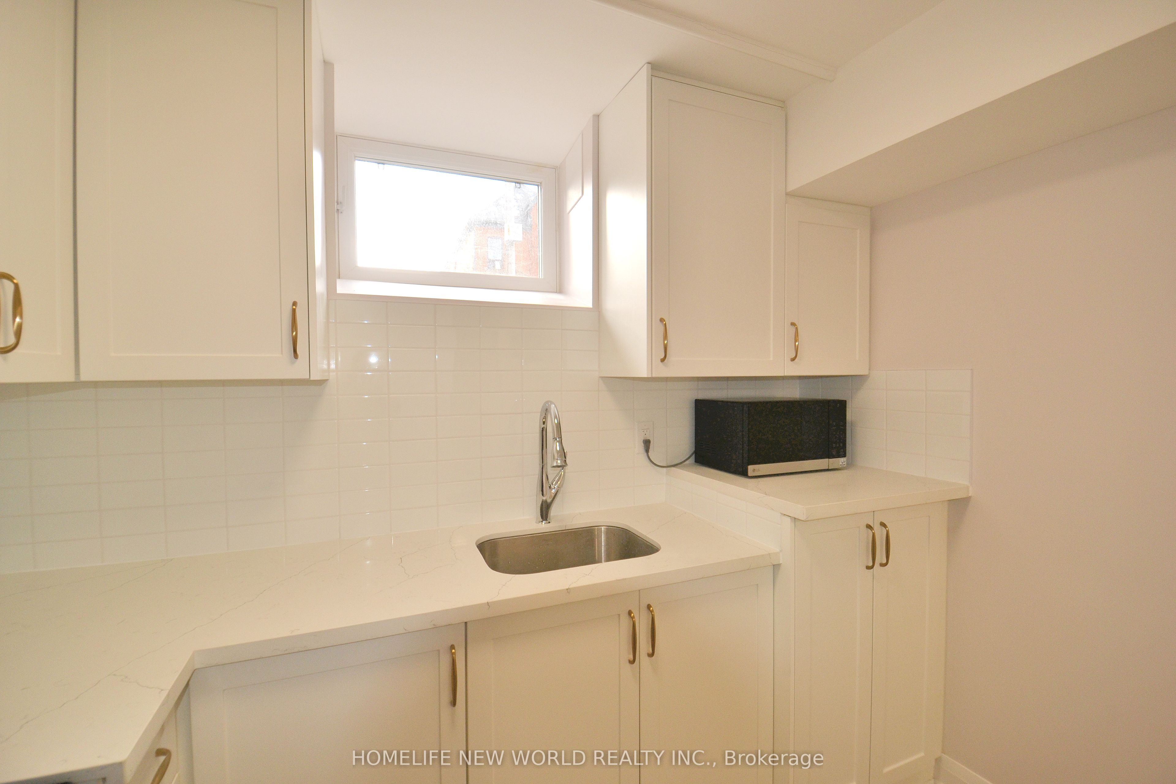 #lower - 27 Nightingale Street Property Photo 6