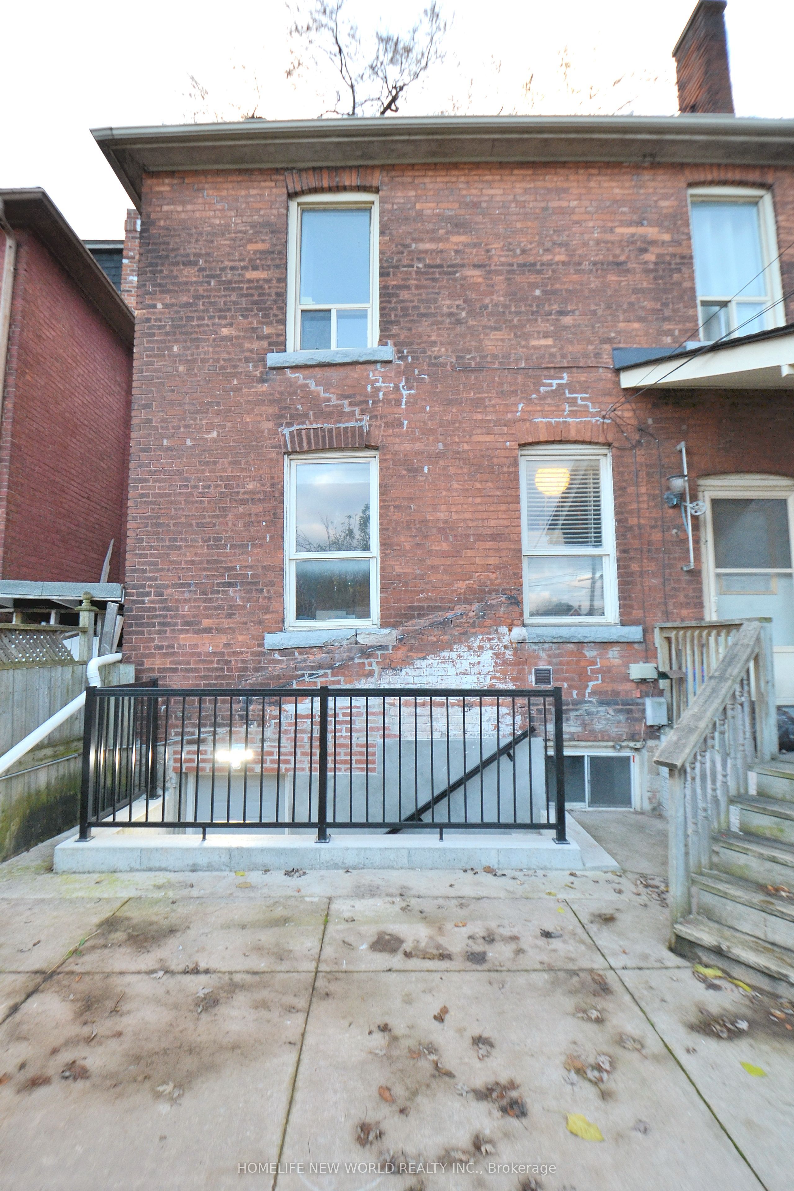 #lower - 27 Nightingale Street Property Photo 17