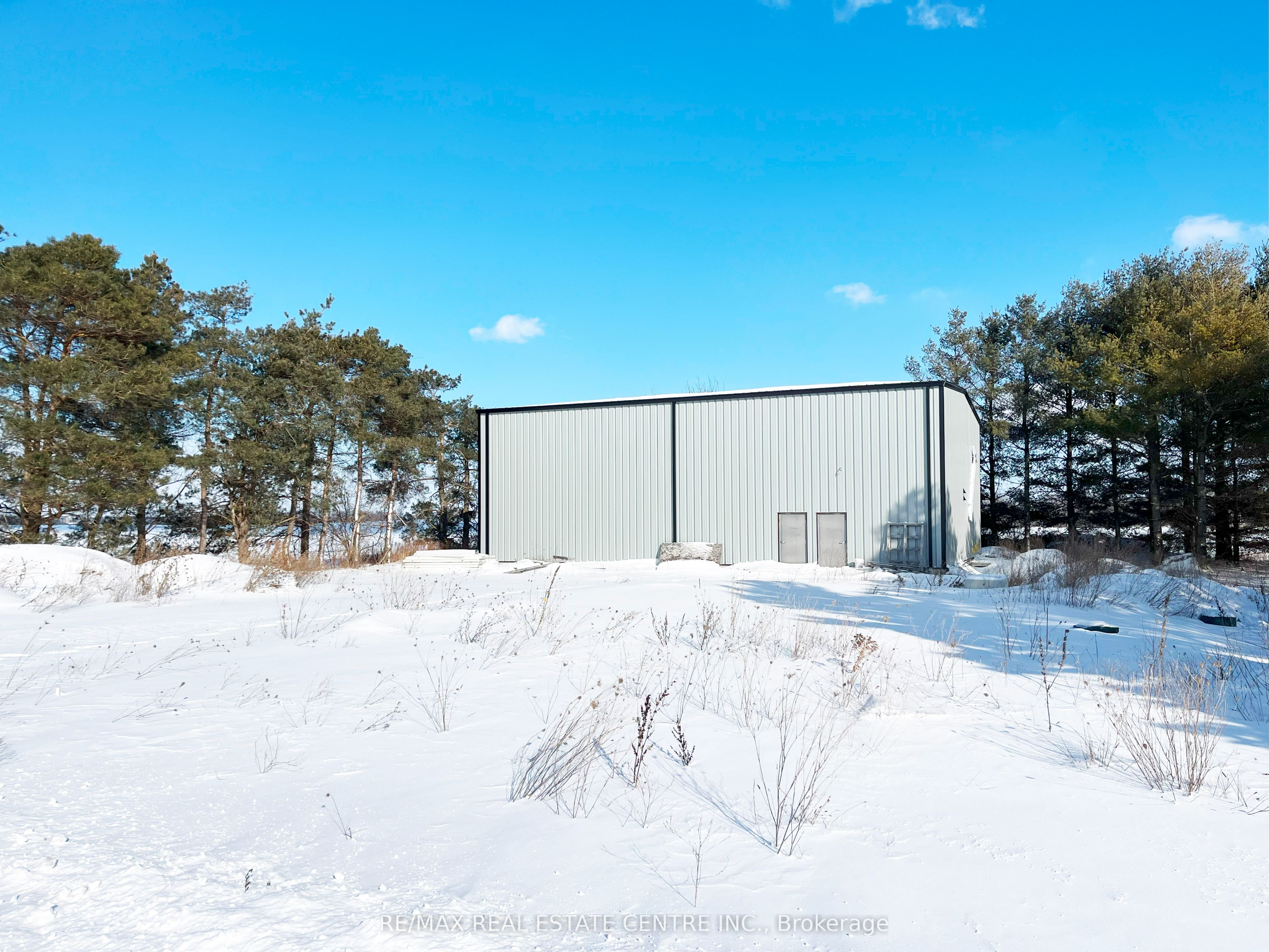 417056 41st Line Property Photo 2