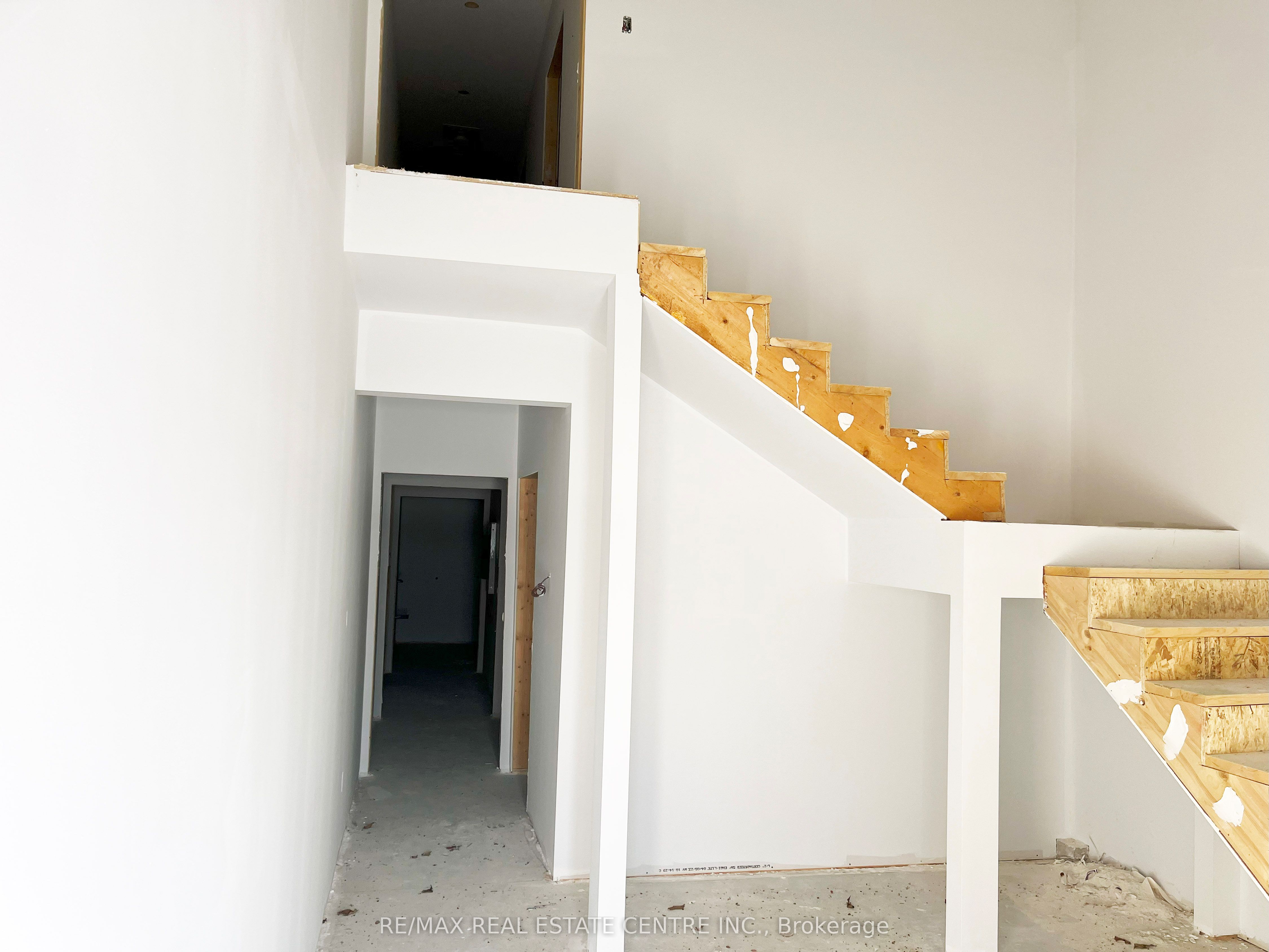 417056 41st Line Property Photo 4