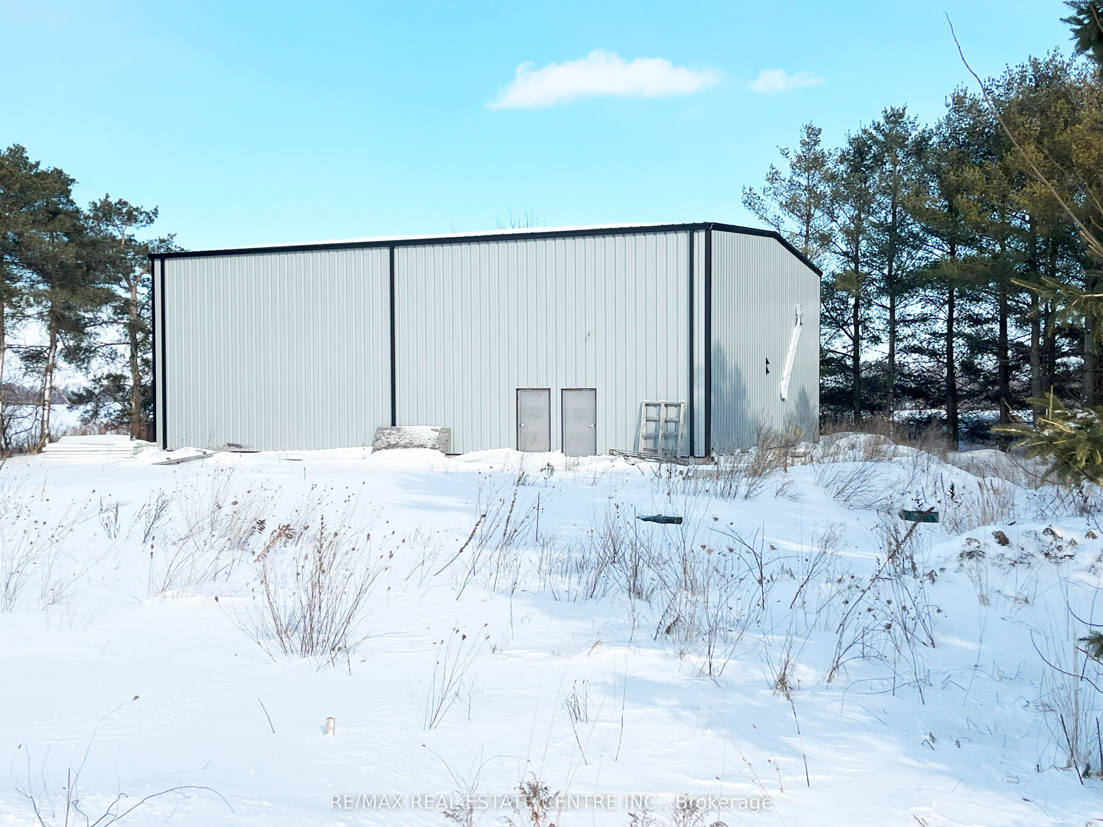 417056 41st Line Property Photo 8