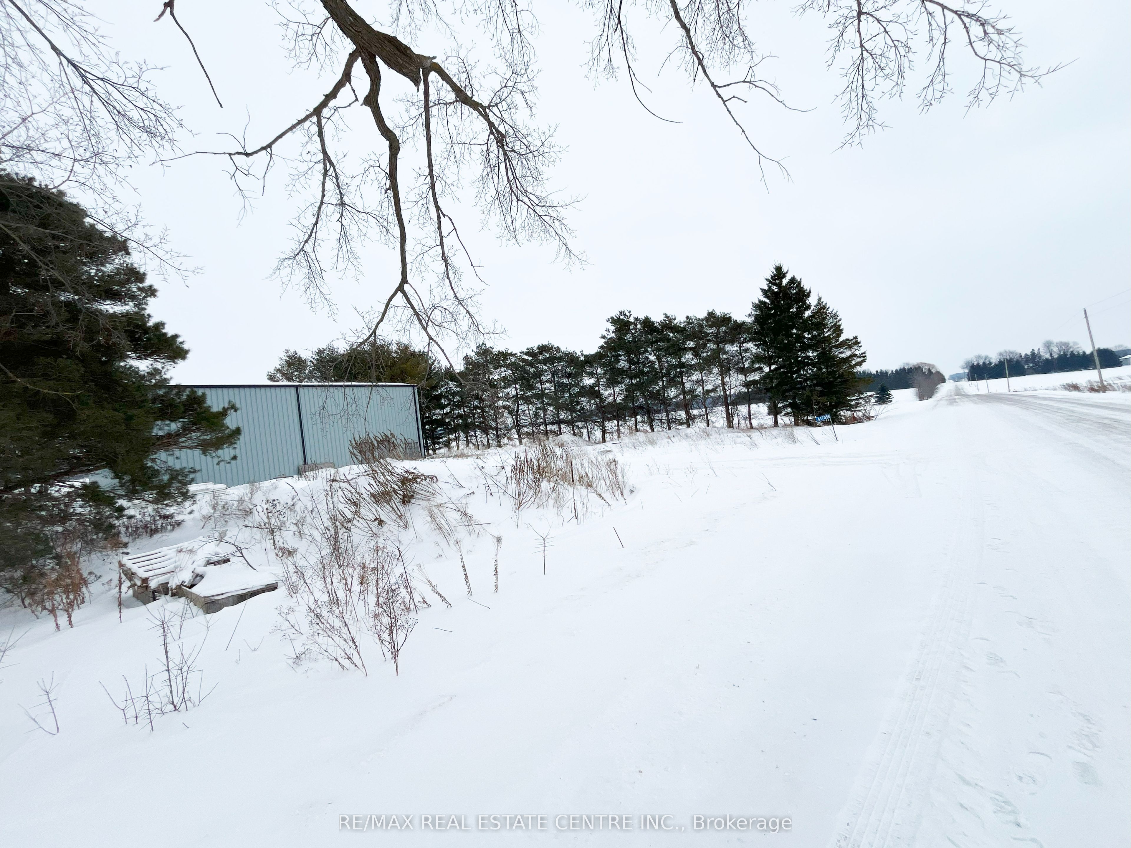 417056 41st Line Property Photo 9