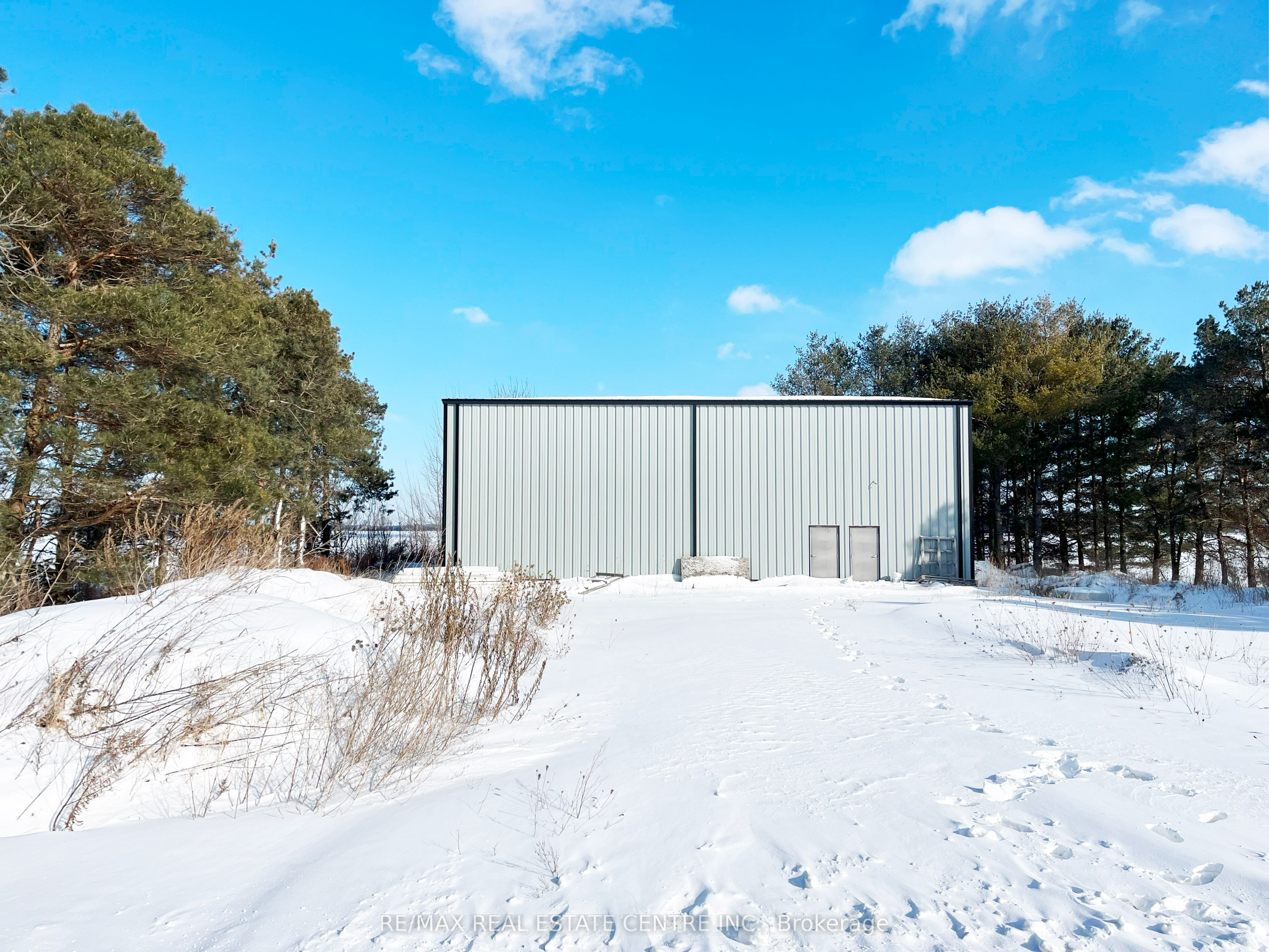 417056 41st Line Property Photo