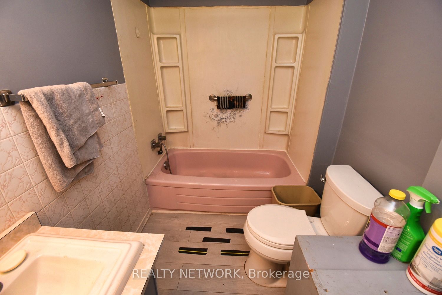 17 Craigroyston Road Property Photo 18