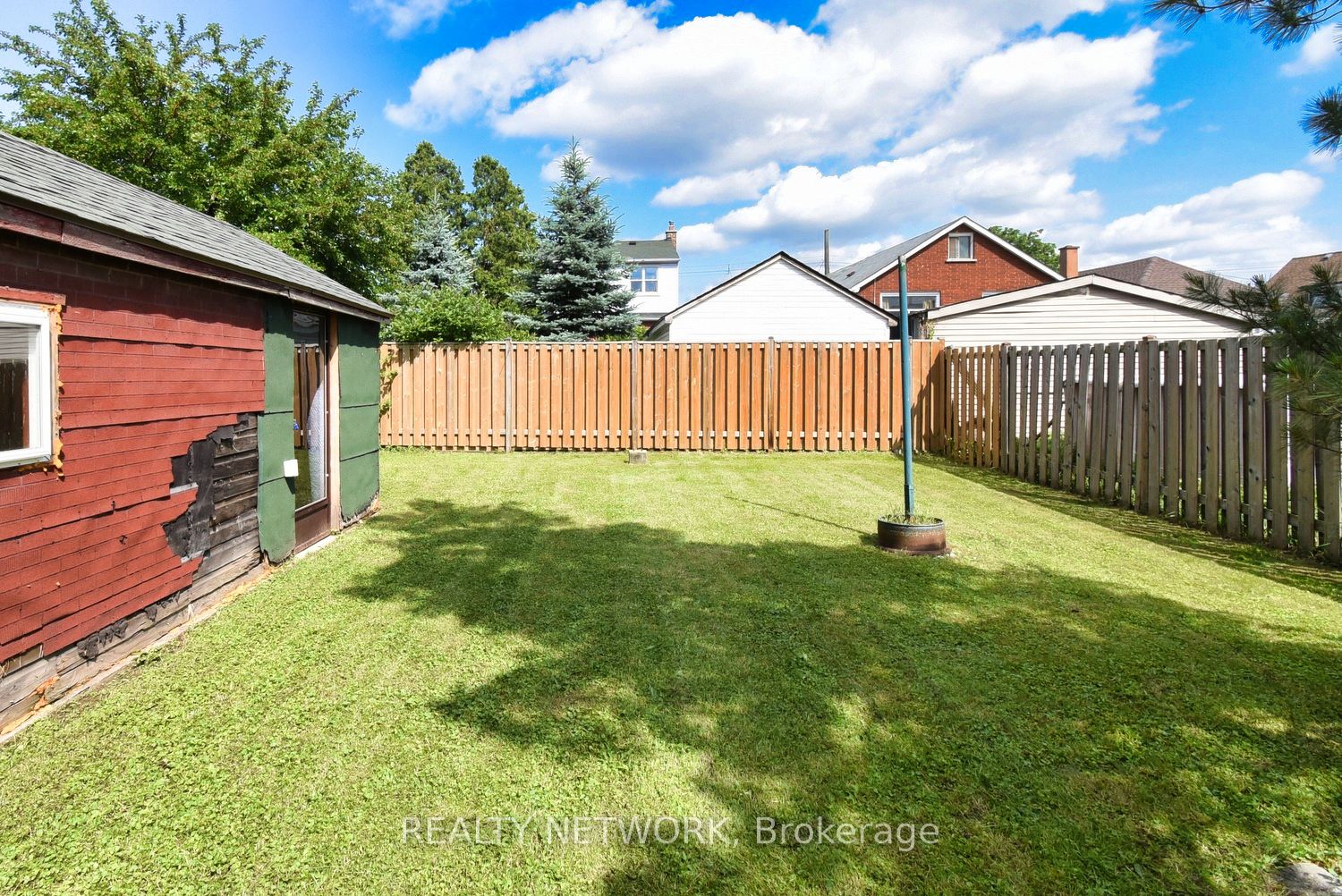 17 Craigroyston Road Property Photo 28