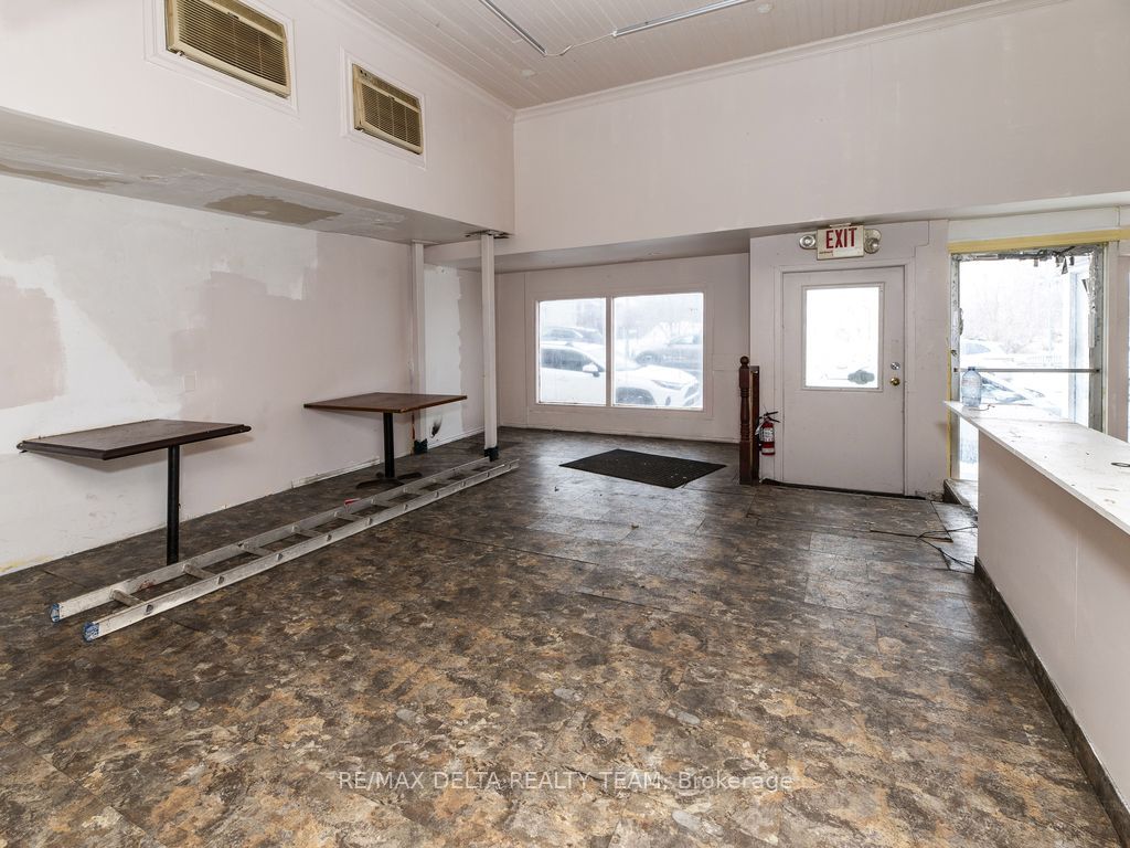 27 Bridge St Property Photo 5