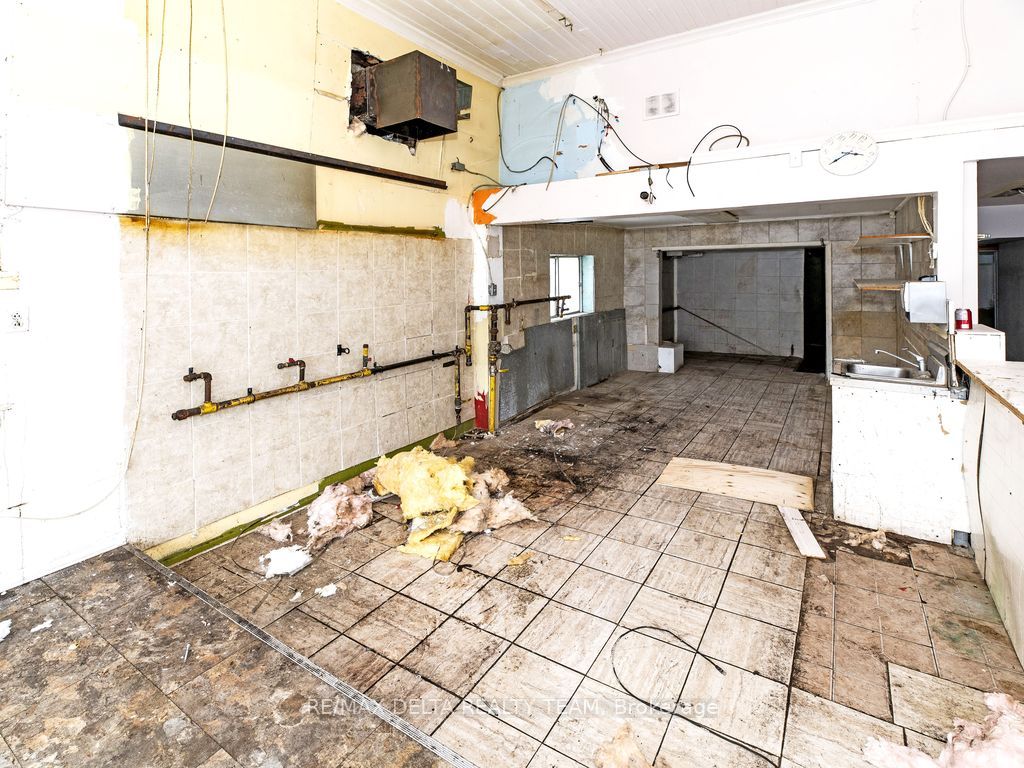 27 Bridge St Property Photo 6