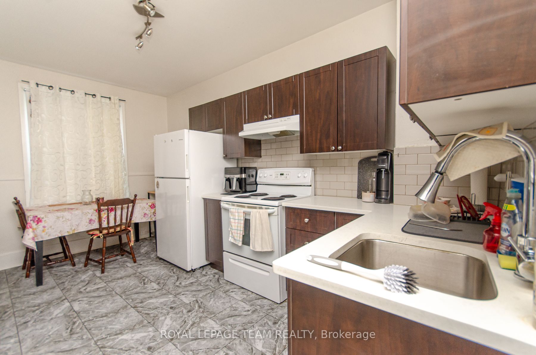 30 Windsor Avenue Property Photo 15
