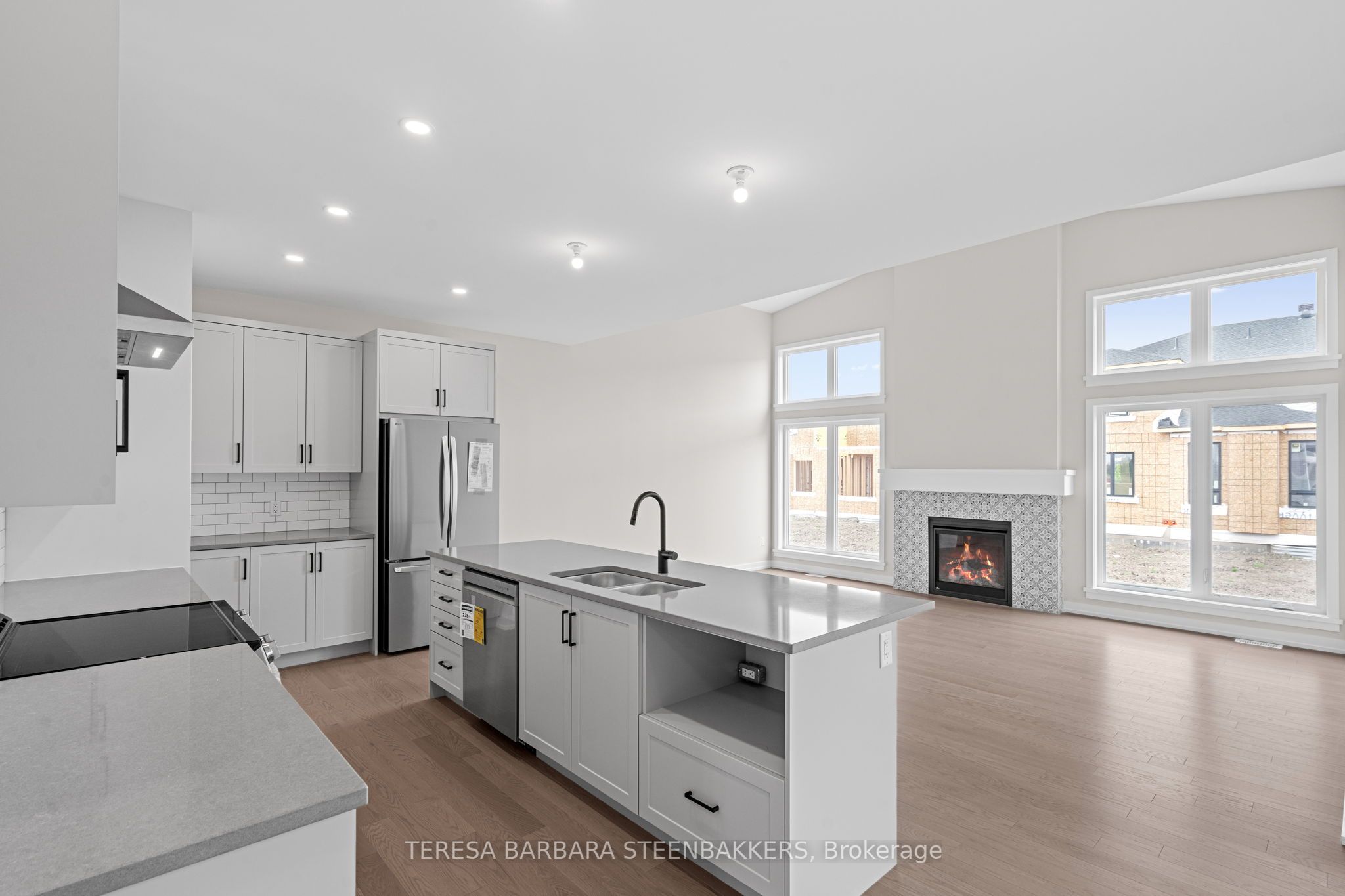 747 Kenny Gordon Avenue W Property Photo 11