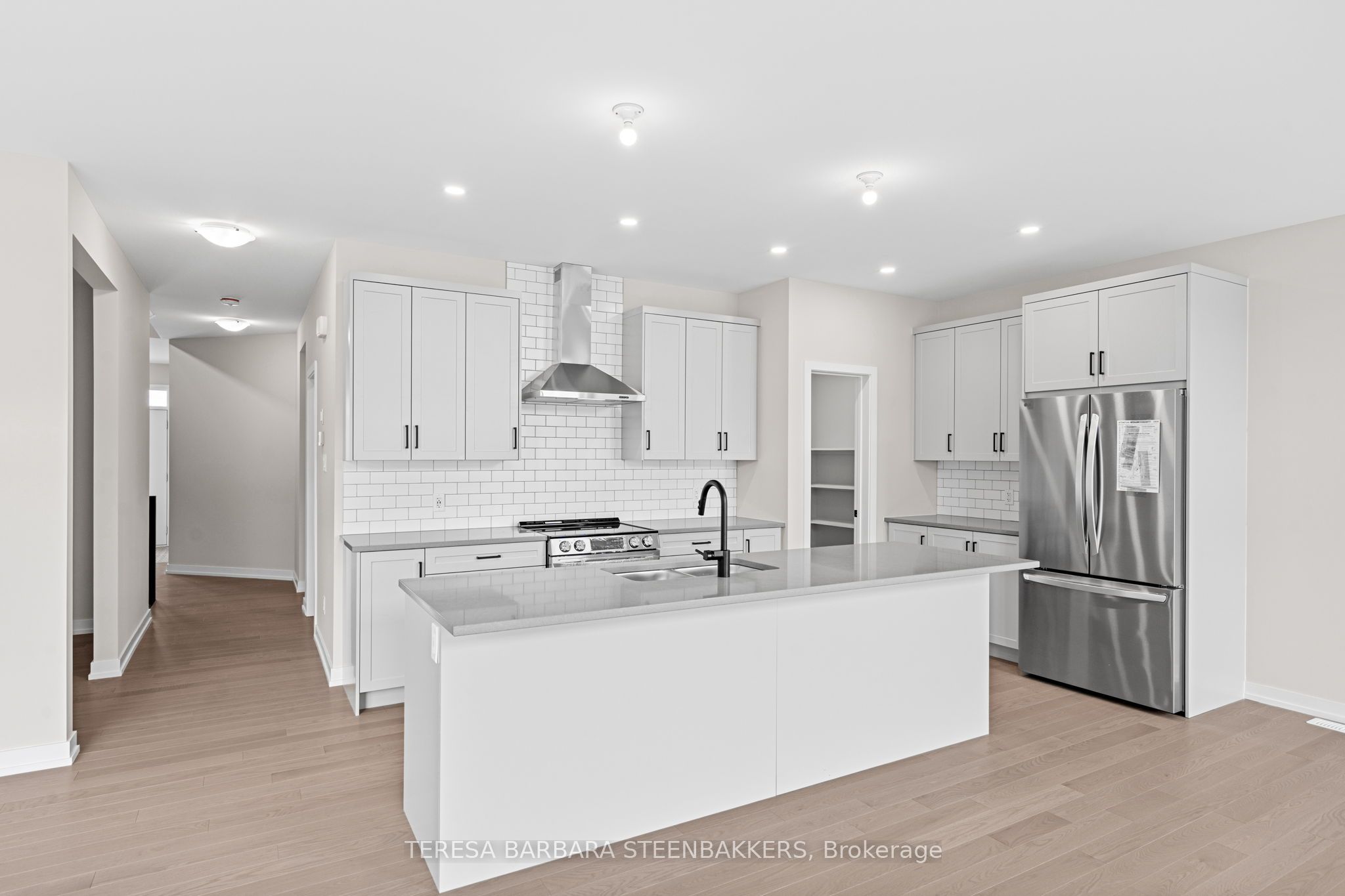 747 Kenny Gordon Avenue W Property Photo 12
