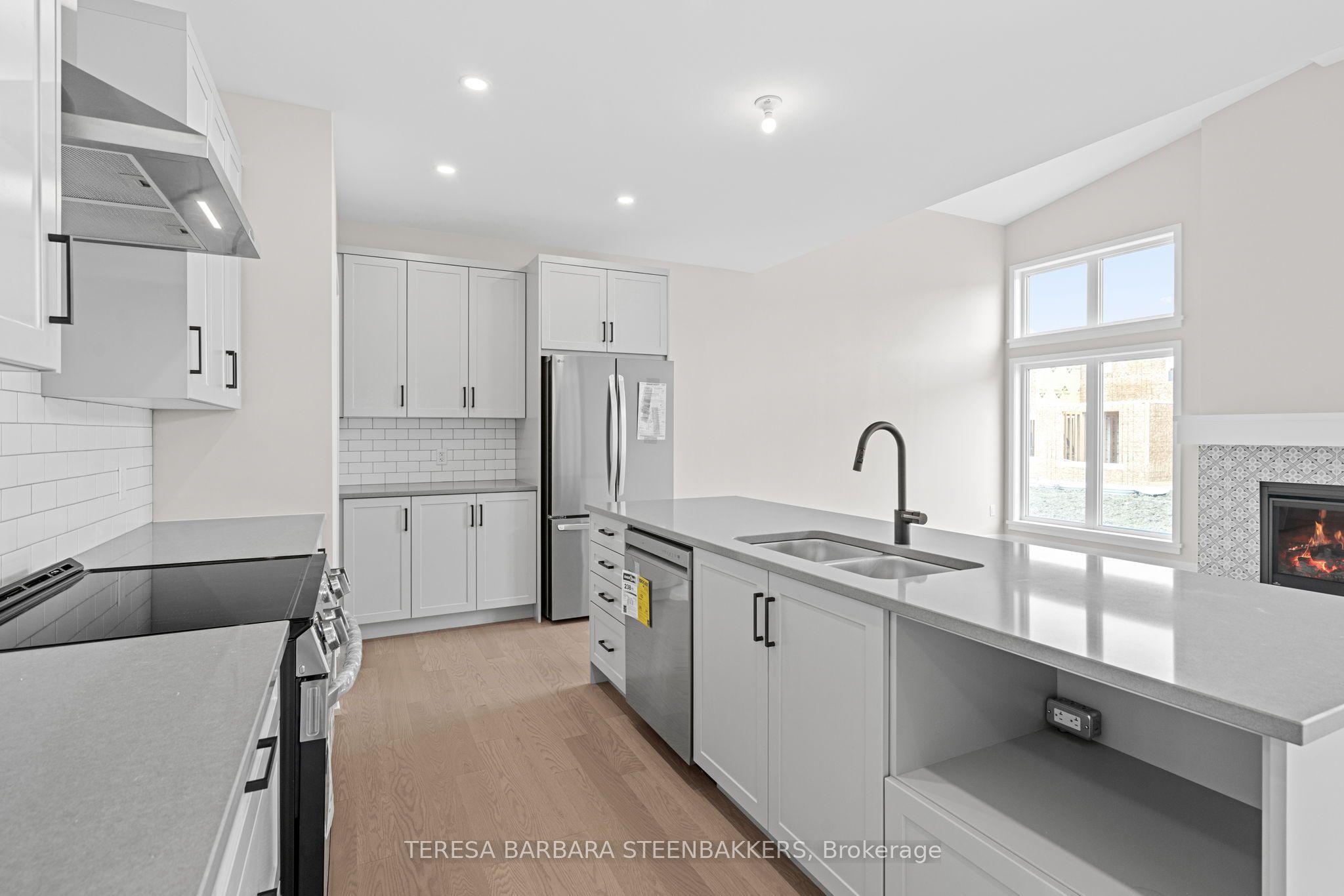 747 Kenny Gordon Avenue W Property Photo 14