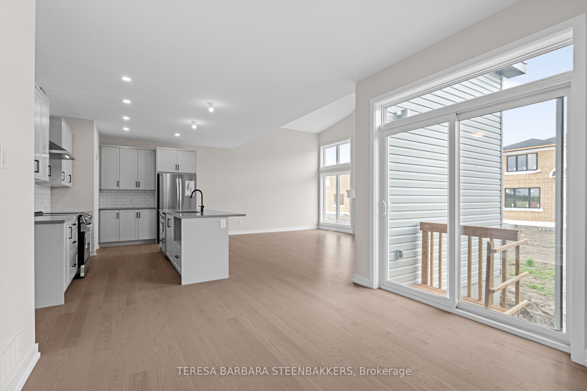 747 Kenny Gordon Avenue W Property Photo 20
