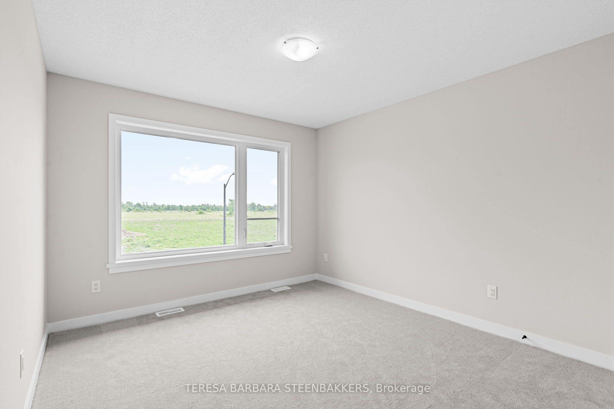 747 Kenny Gordon Avenue W Property Photo 24