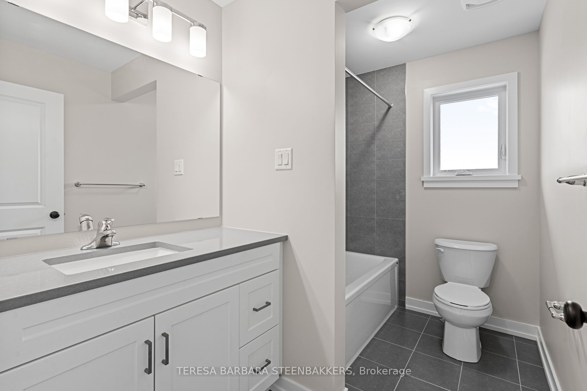 747 Kenny Gordon Avenue W Property Photo 26
