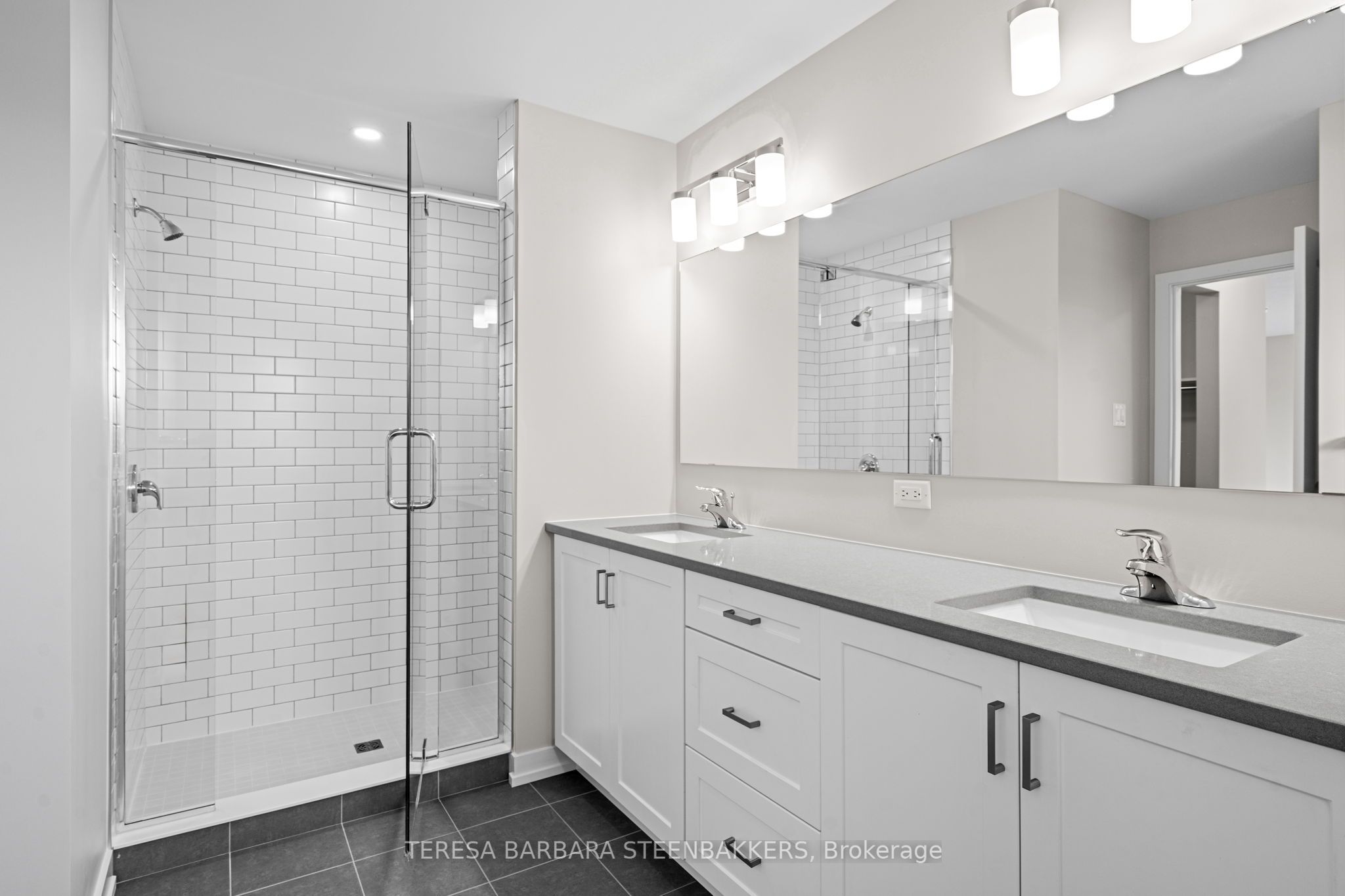 747 Kenny Gordon Avenue W Property Photo 33