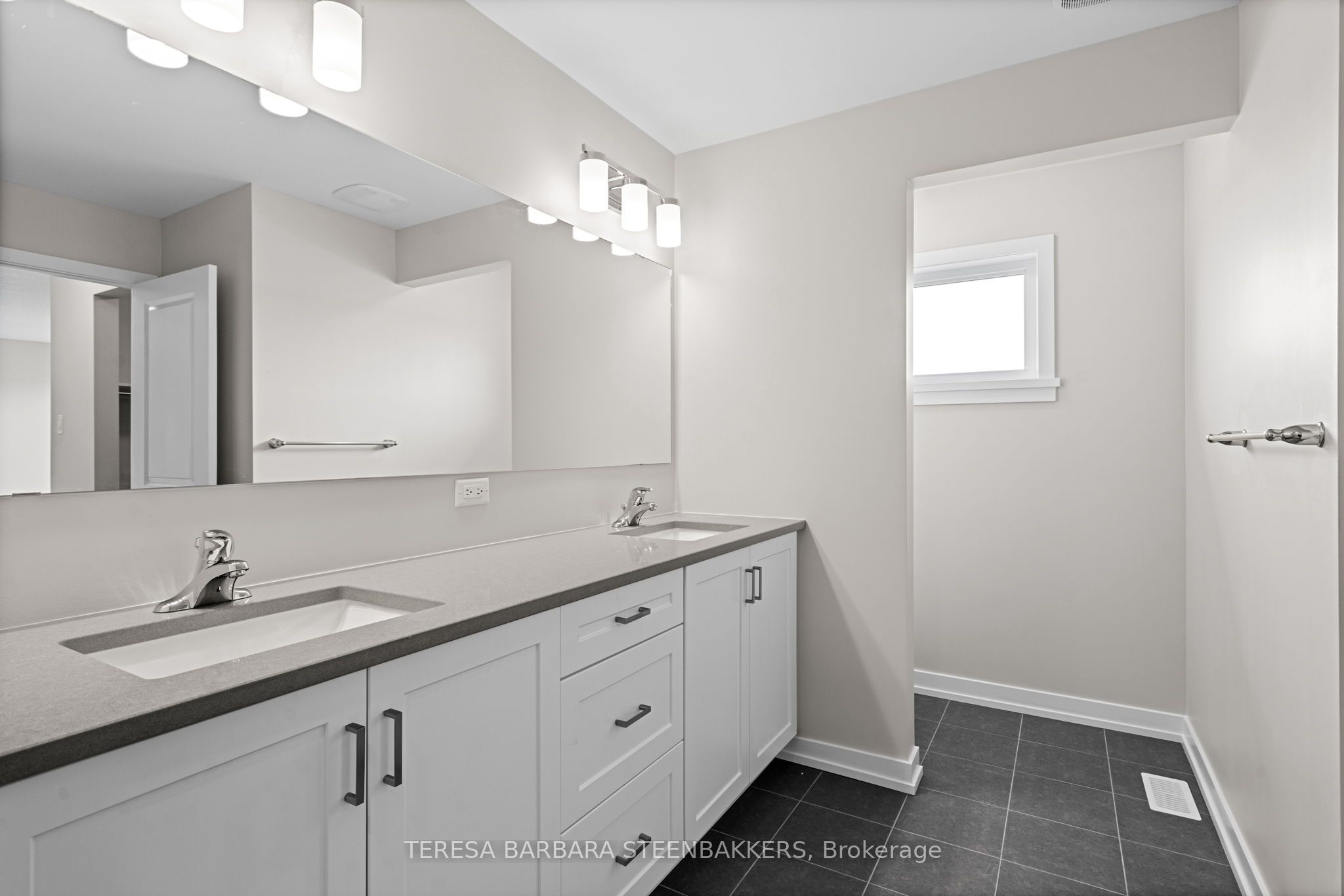 747 Kenny Gordon Avenue W Property Photo 35