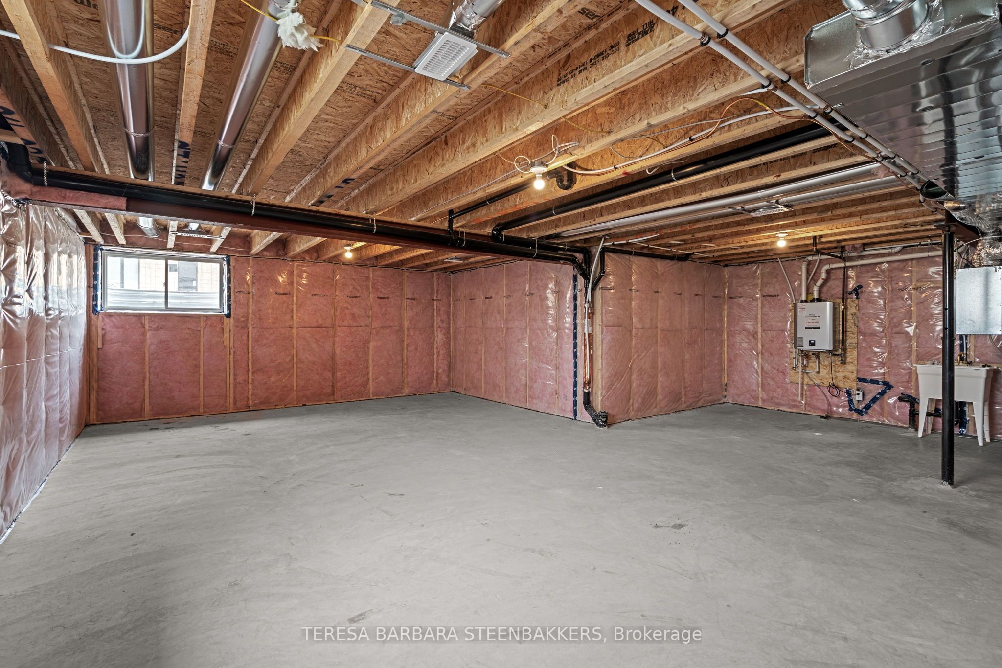 747 Kenny Gordon Avenue W Property Photo 37