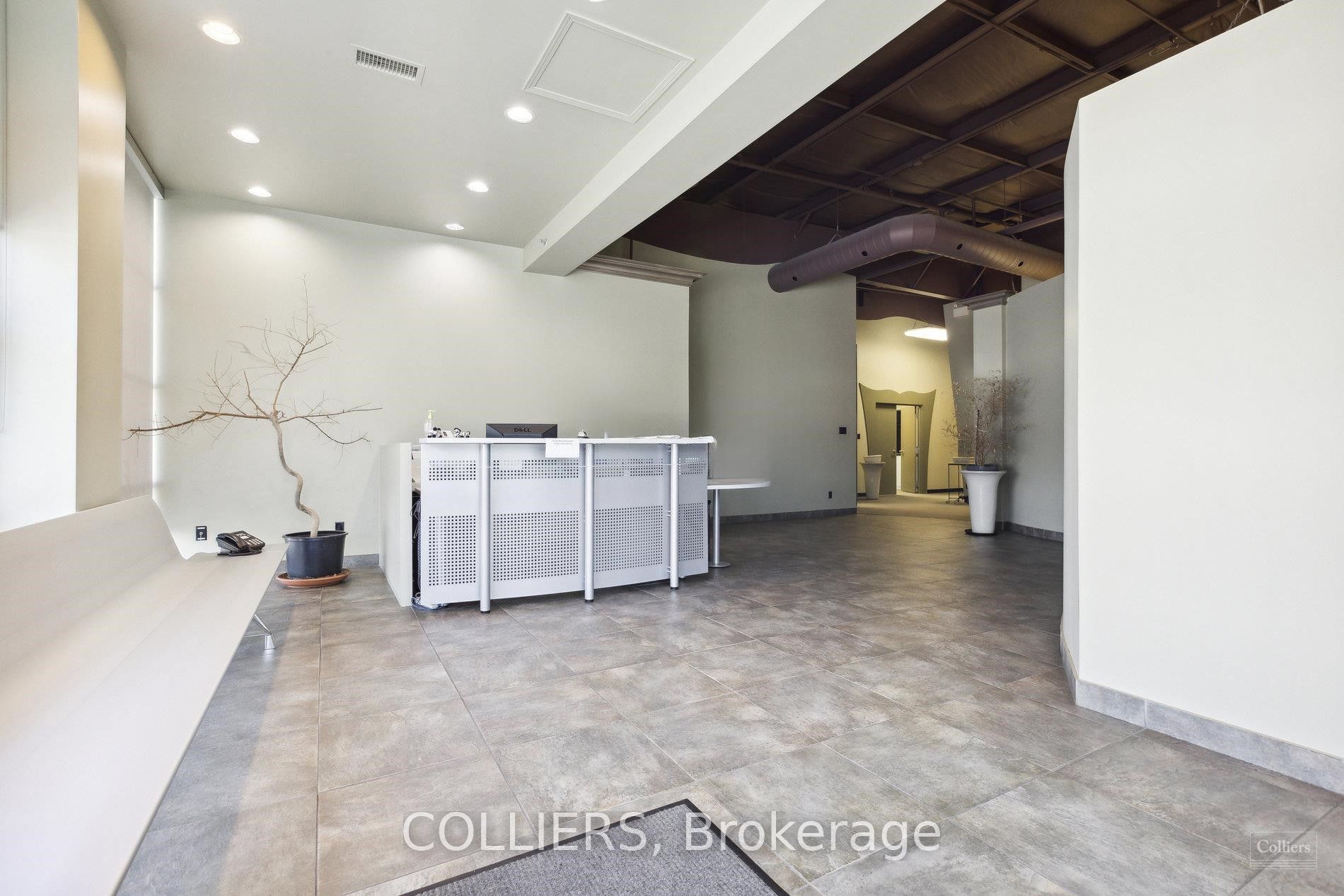 555 Barton St Property Photo 2