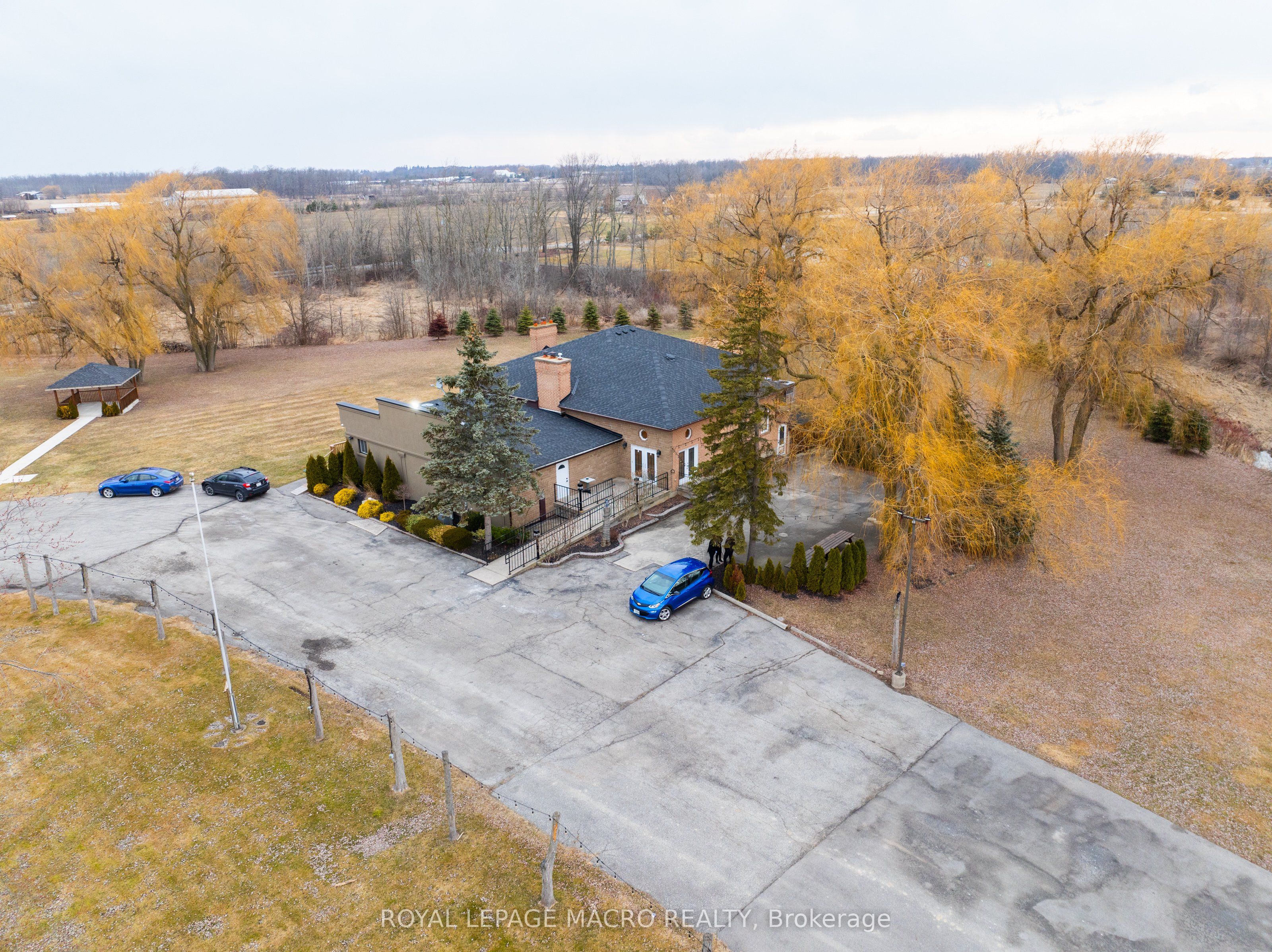 288 Kemp Rd W Property Photo 3