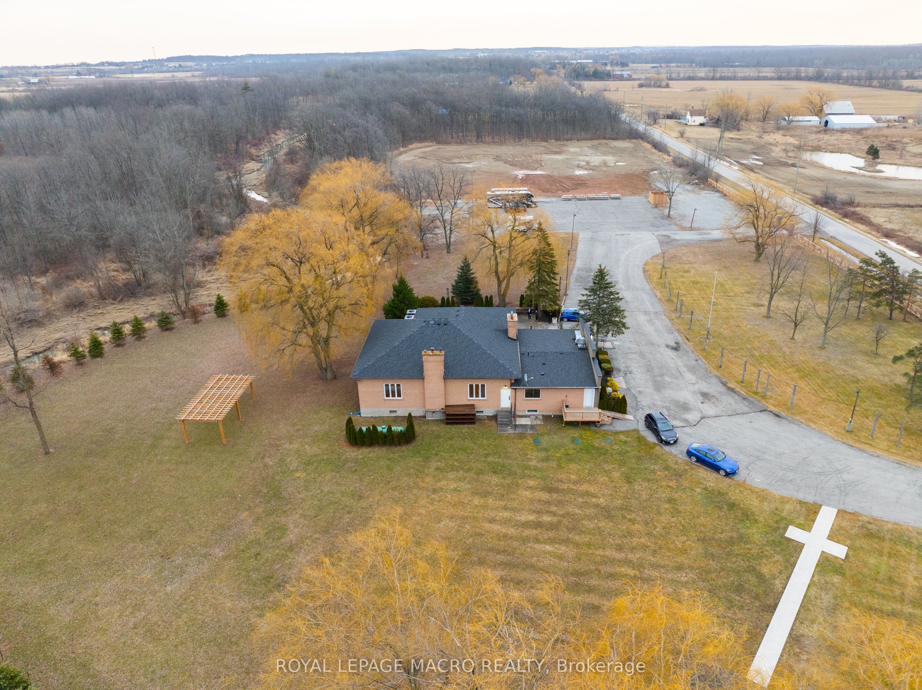 288 Kemp Rd W Property Photo 4