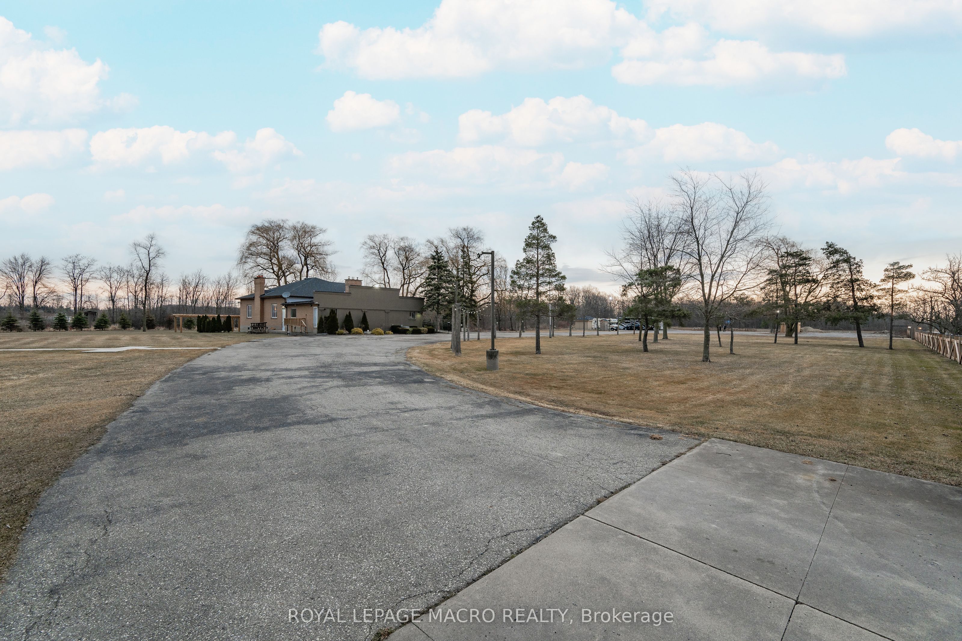 288 Kemp Rd W Property Photo 9