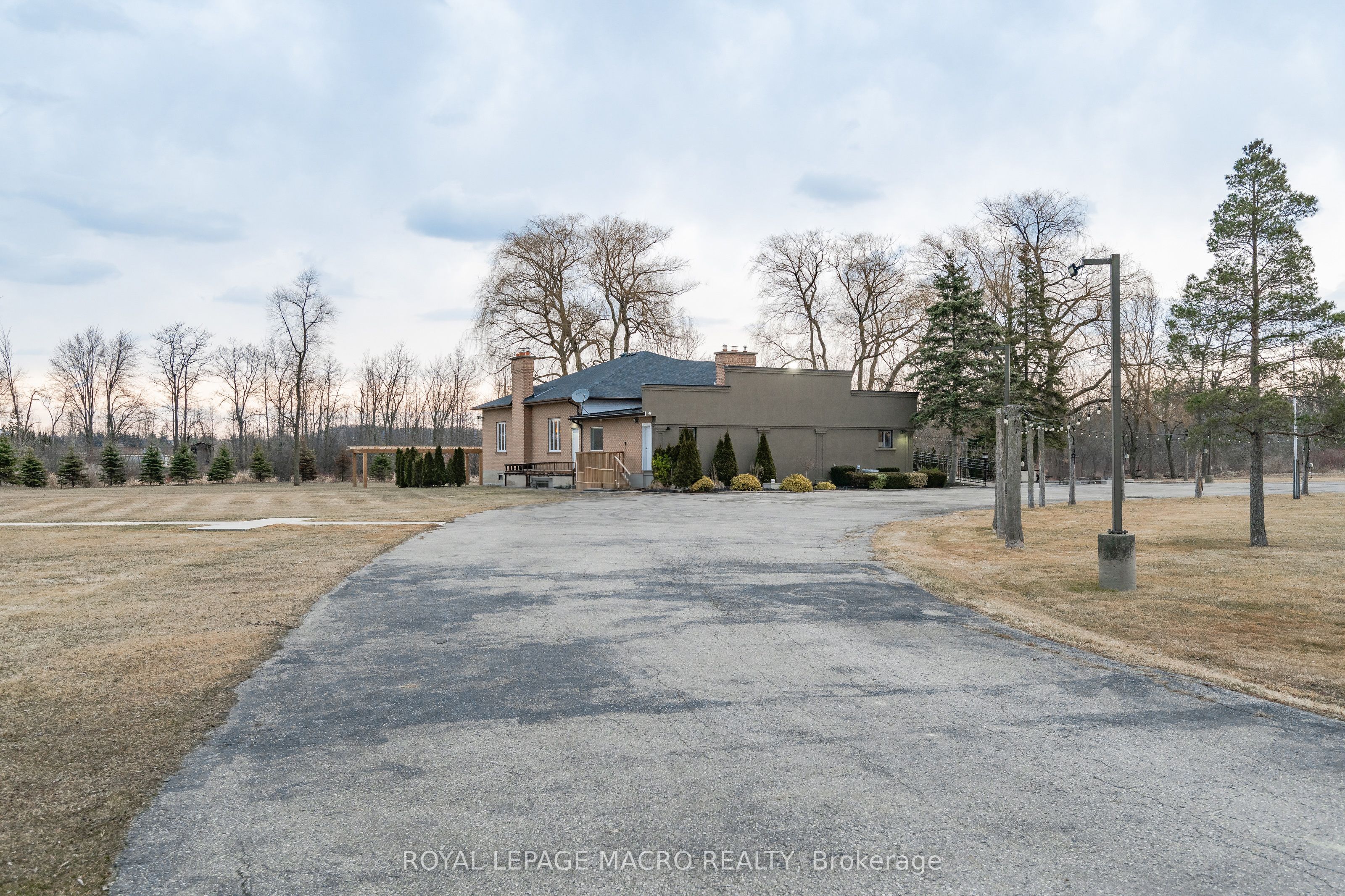 288 Kemp Rd W Property Photo 11