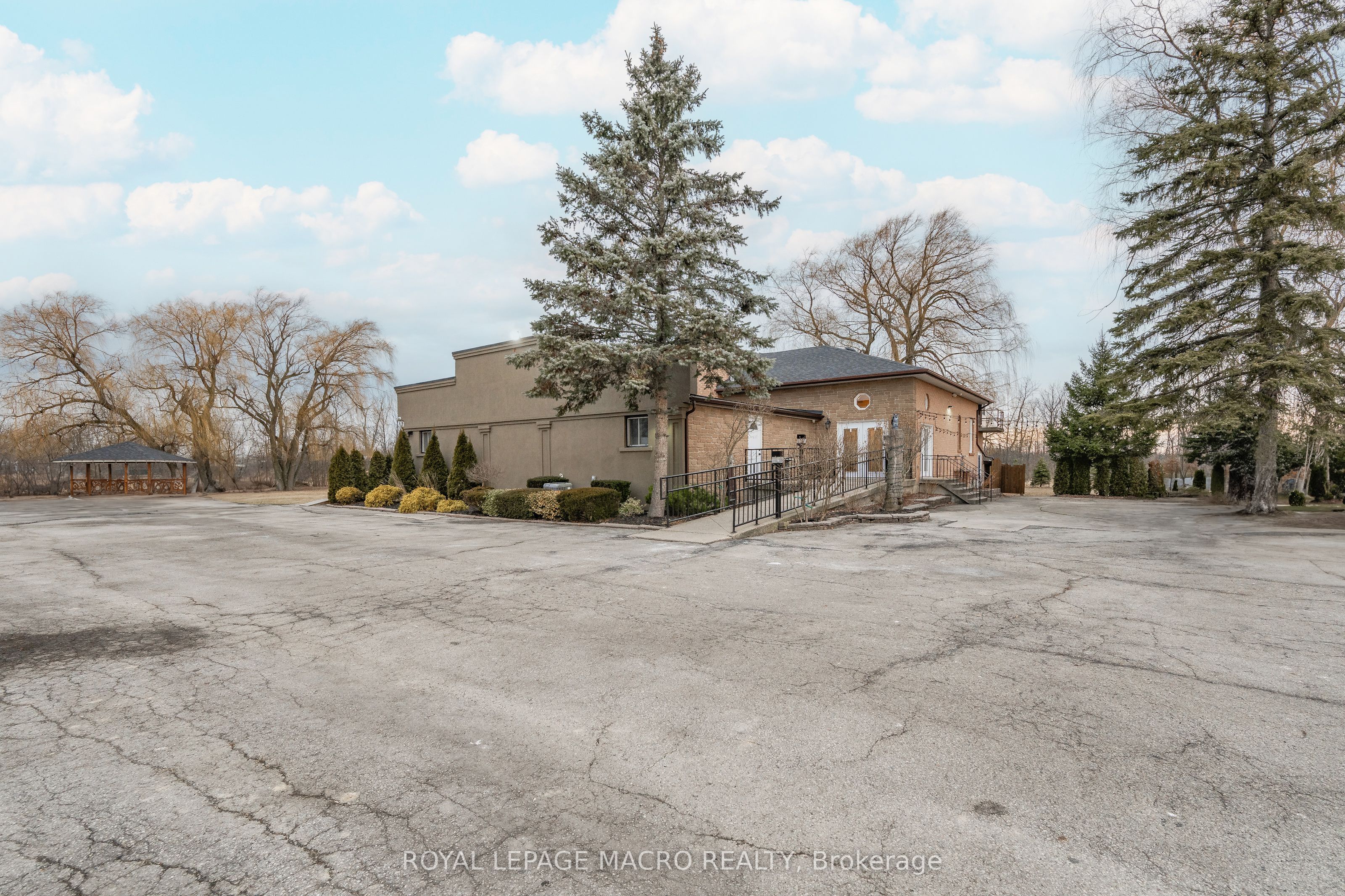 288 Kemp Rd W Property Photo 13
