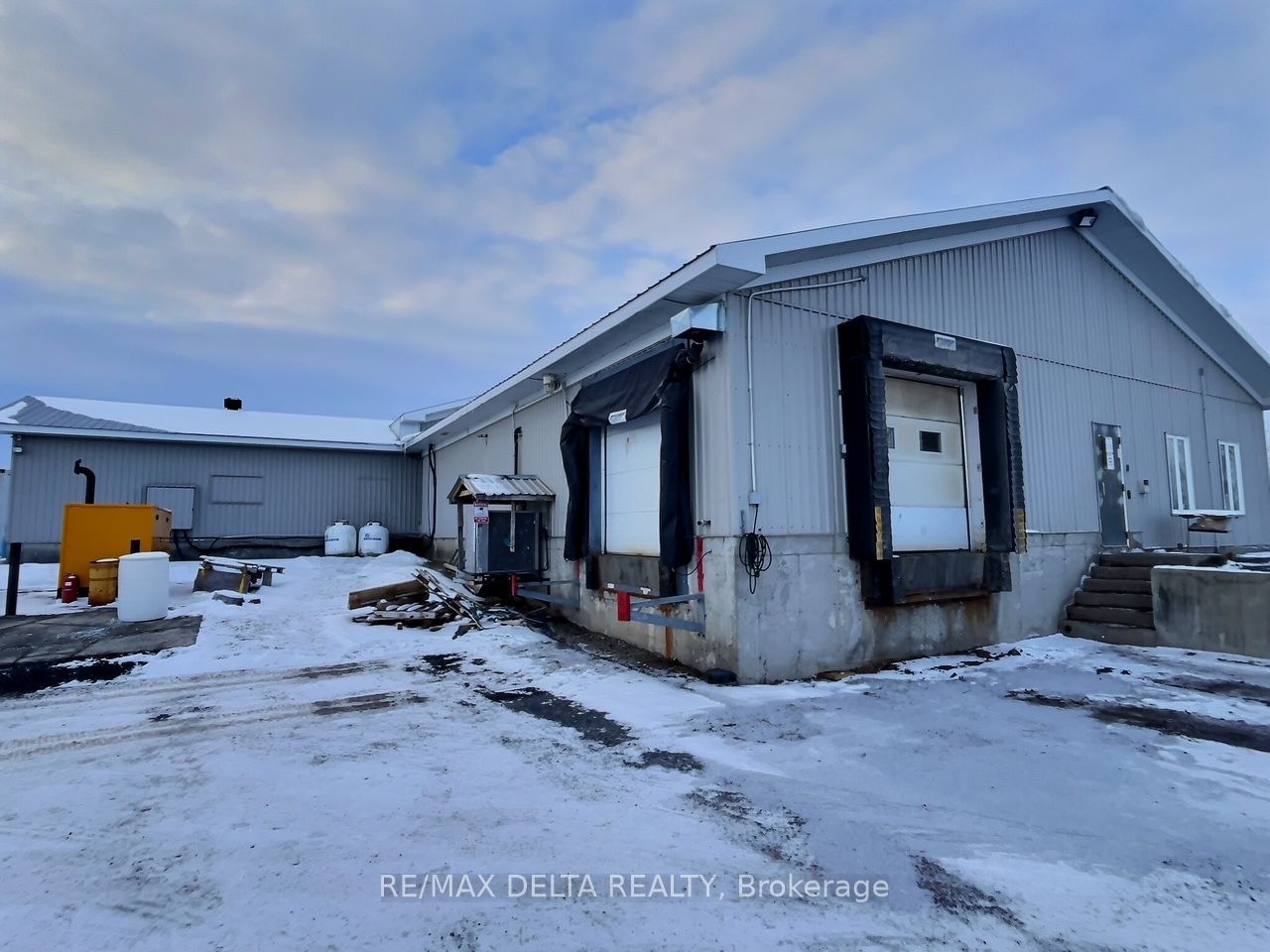 7205 County Rd 17 Road Property Photo 2
