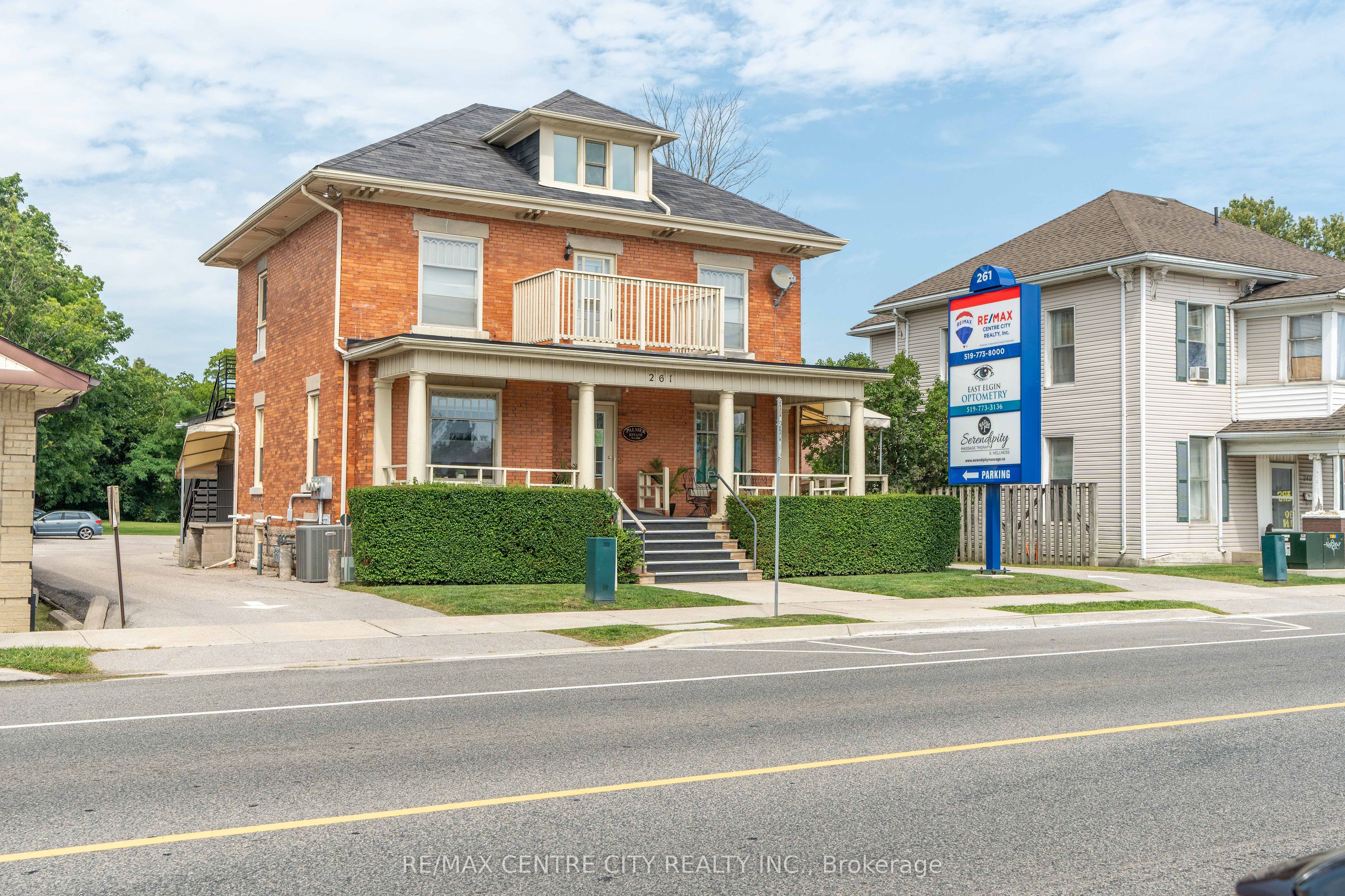 261 Talbot St W Property Photo 1