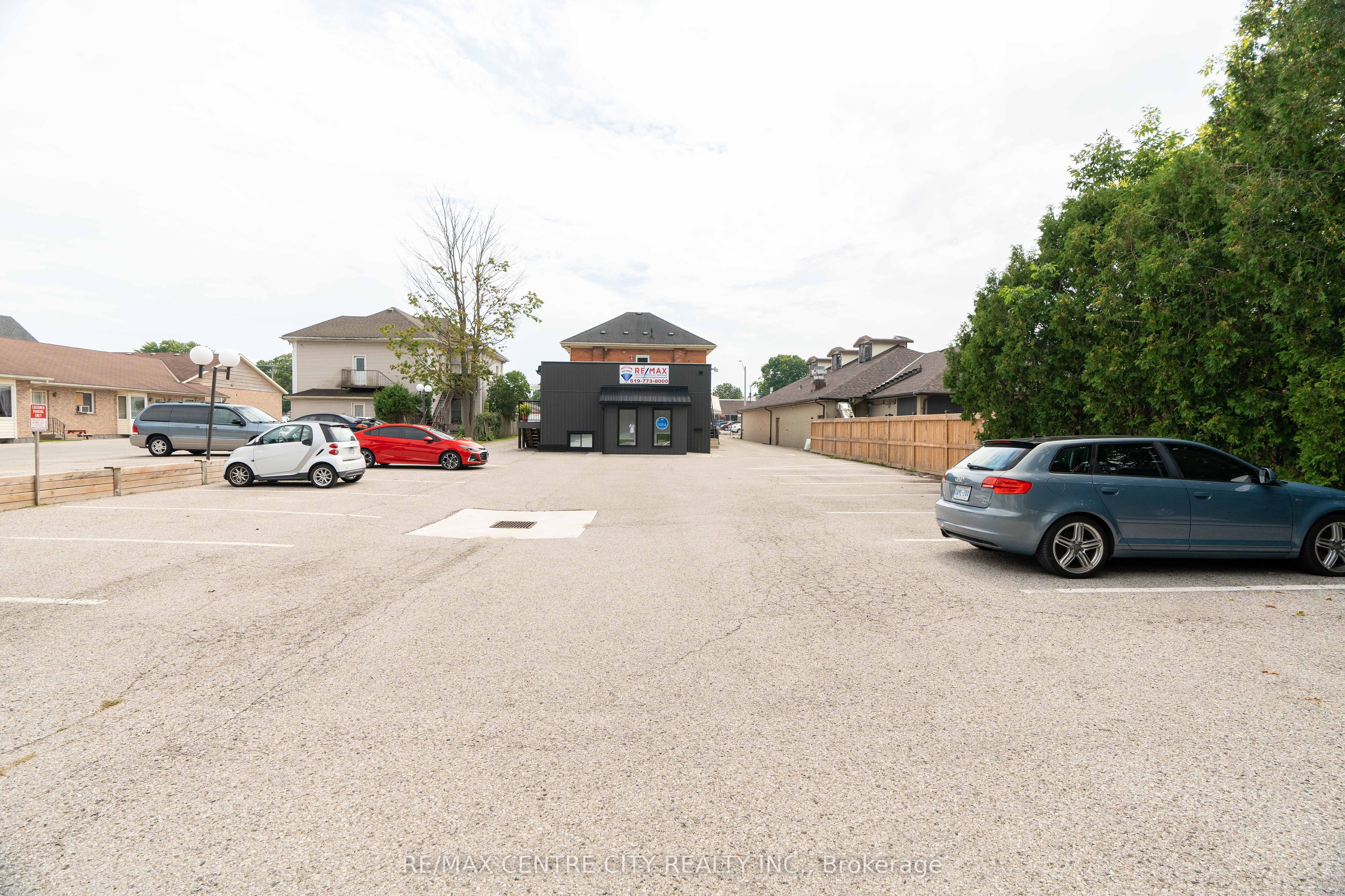 261 Talbot St W Property Photo 3
