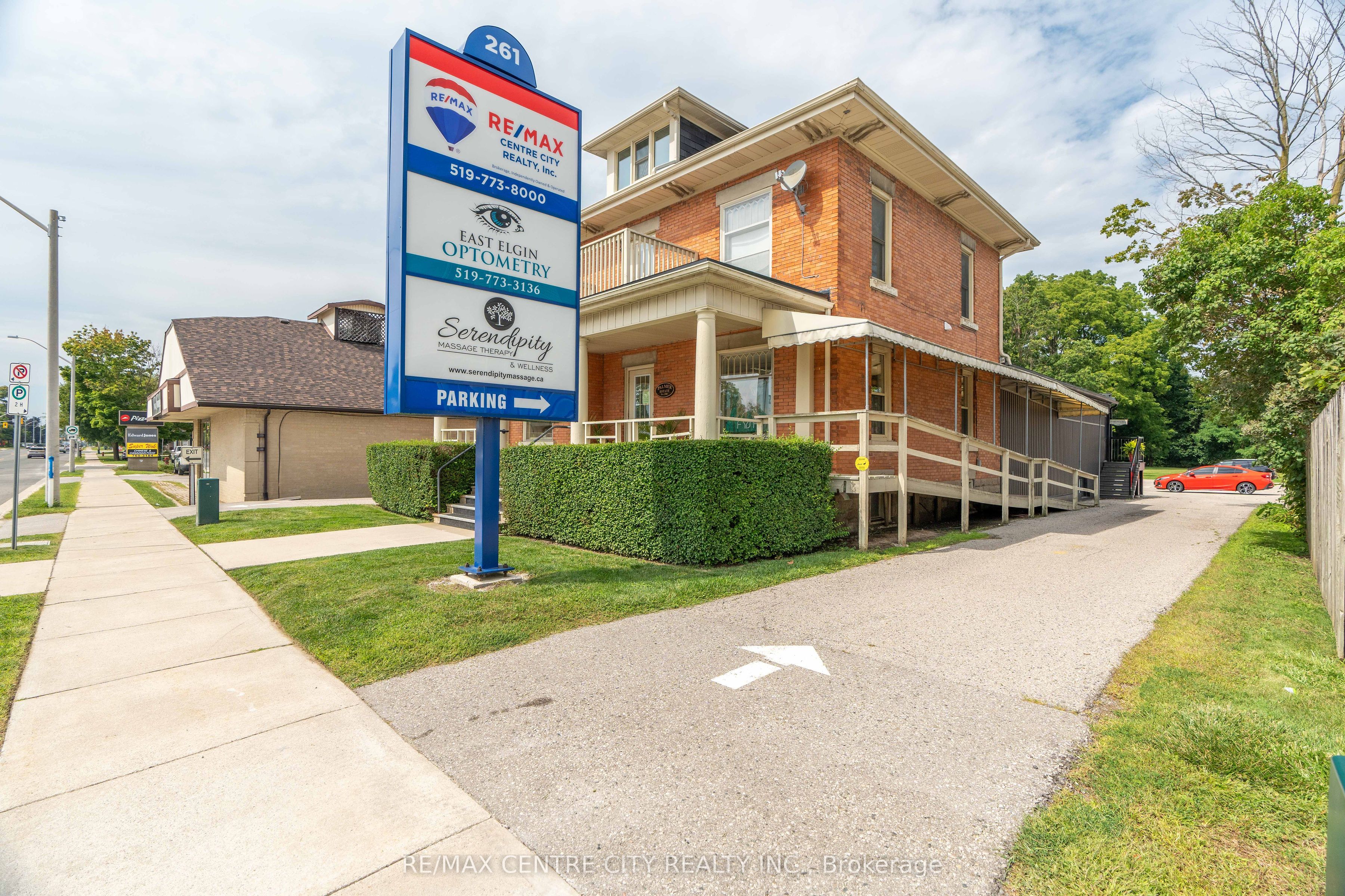 261 Talbot St W Property Photo 13