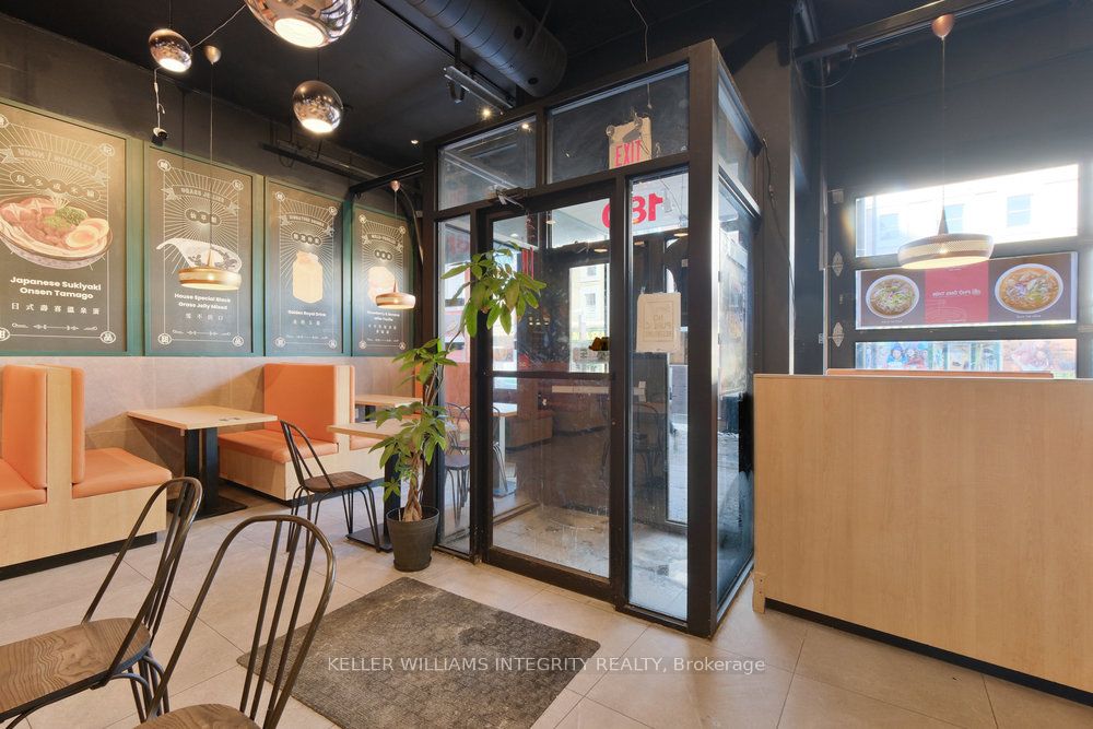 180 Rideau St Property Photo 6