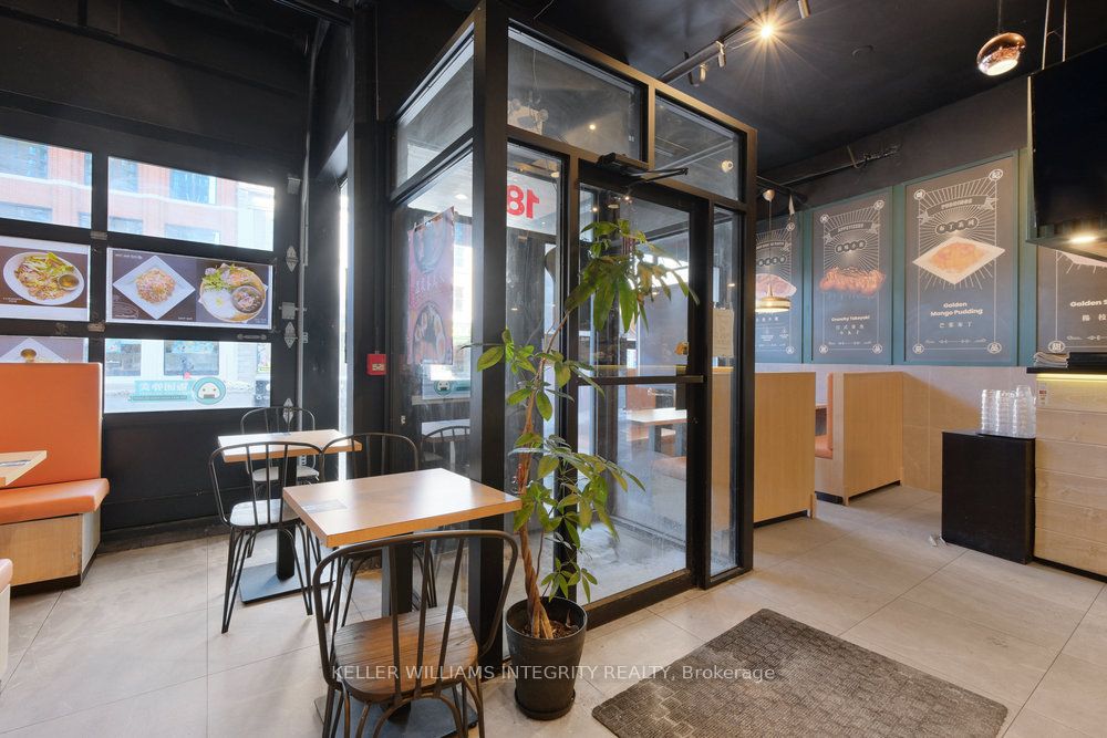 180 Rideau St Property Photo 7