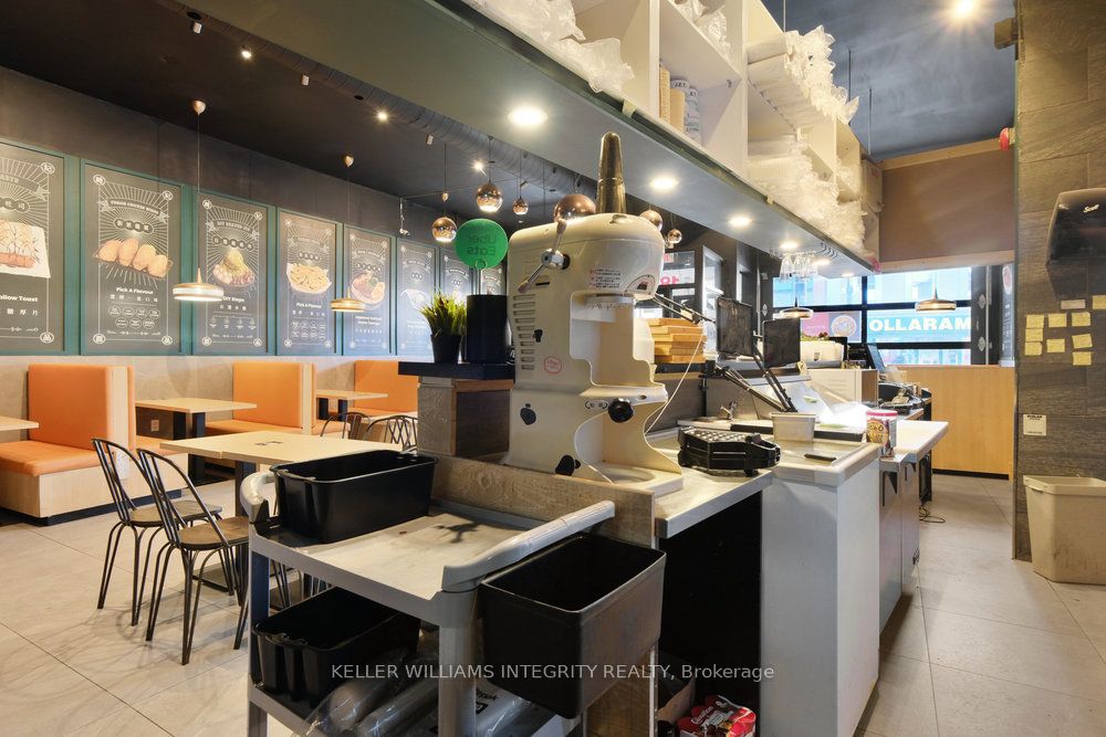 180 Rideau St Property Photo 17