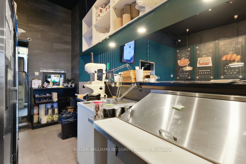 180 Rideau St Property Photo 19