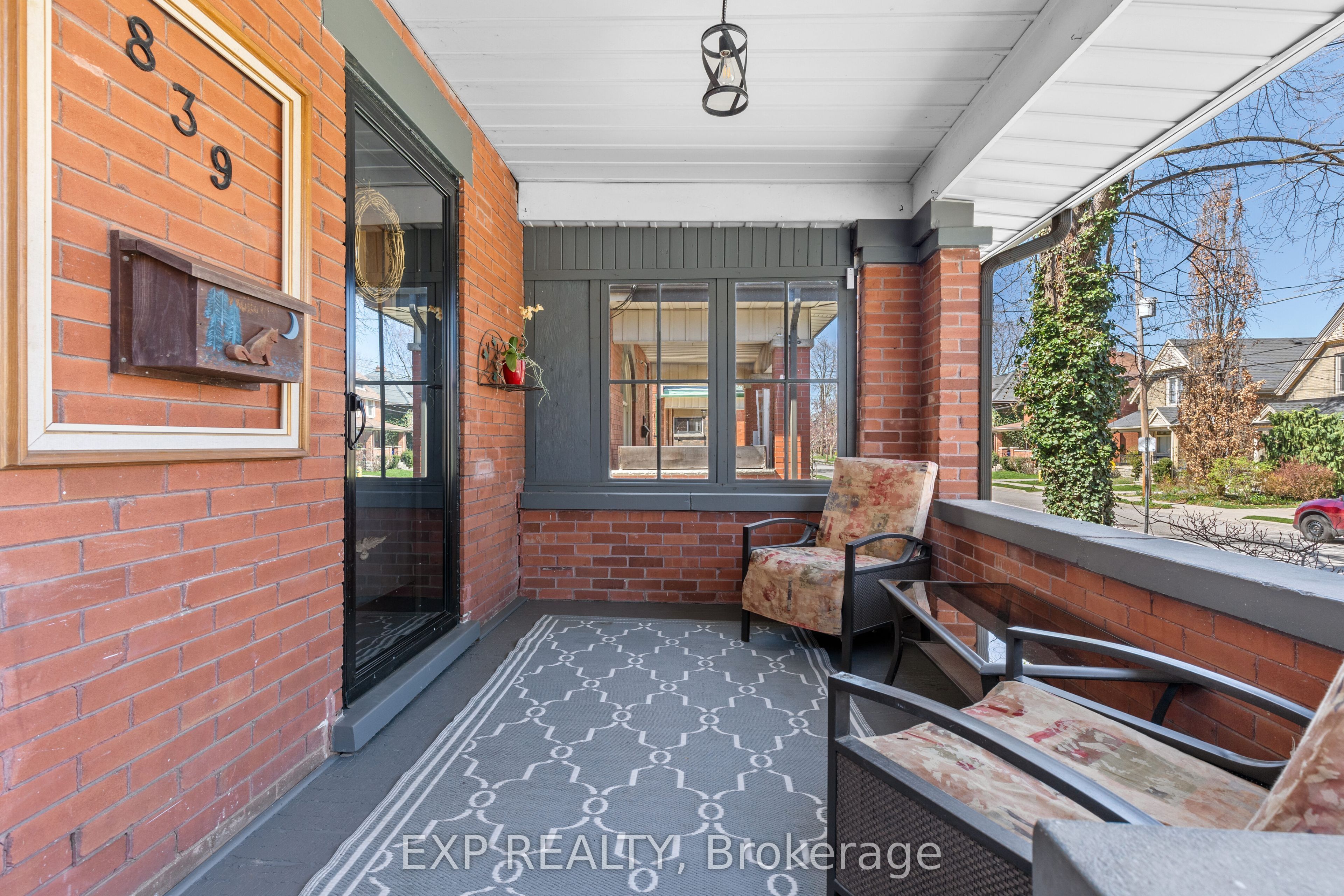 839 Dufferin Avenue Property Photo 2