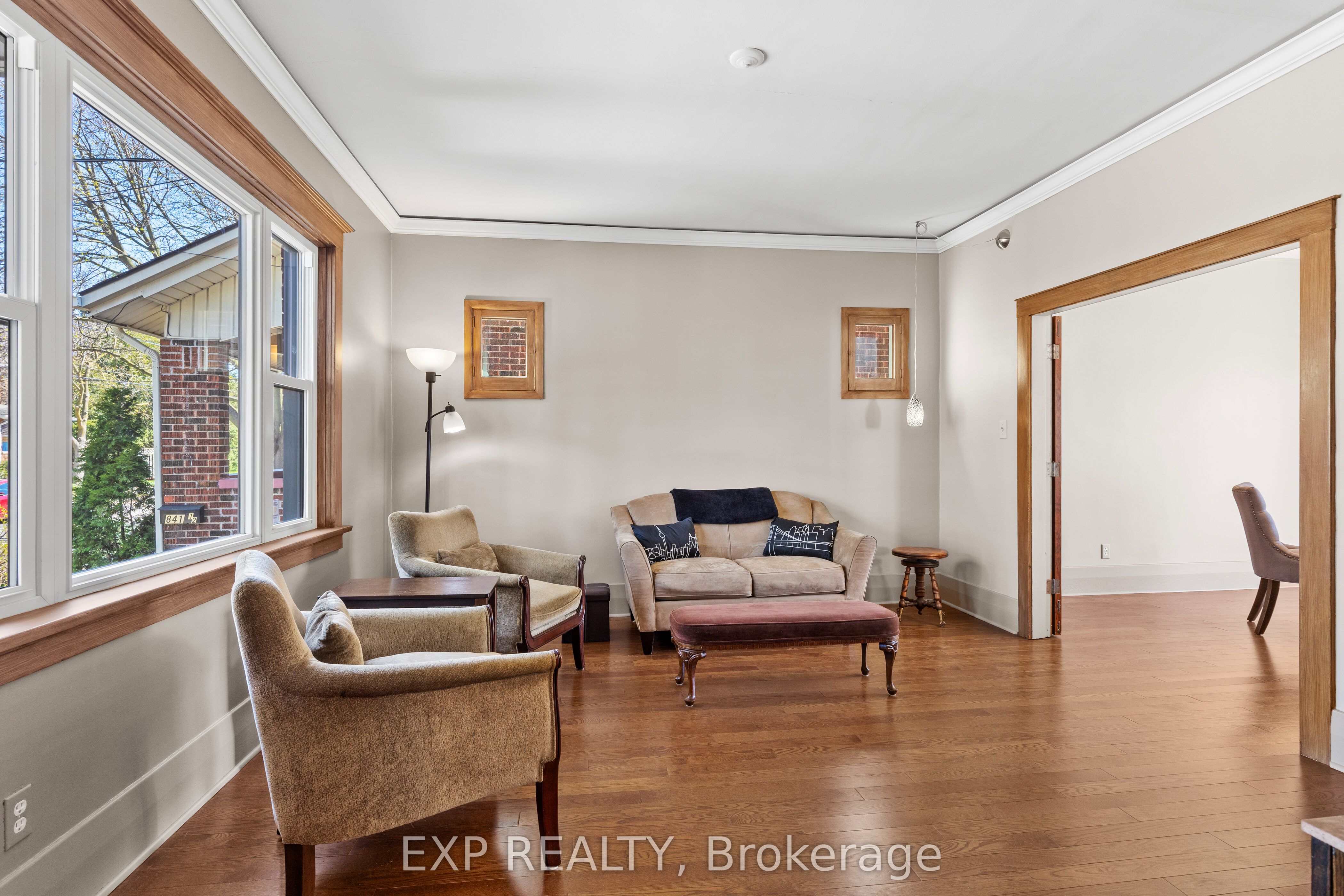 839 Dufferin Avenue Property Photo 6