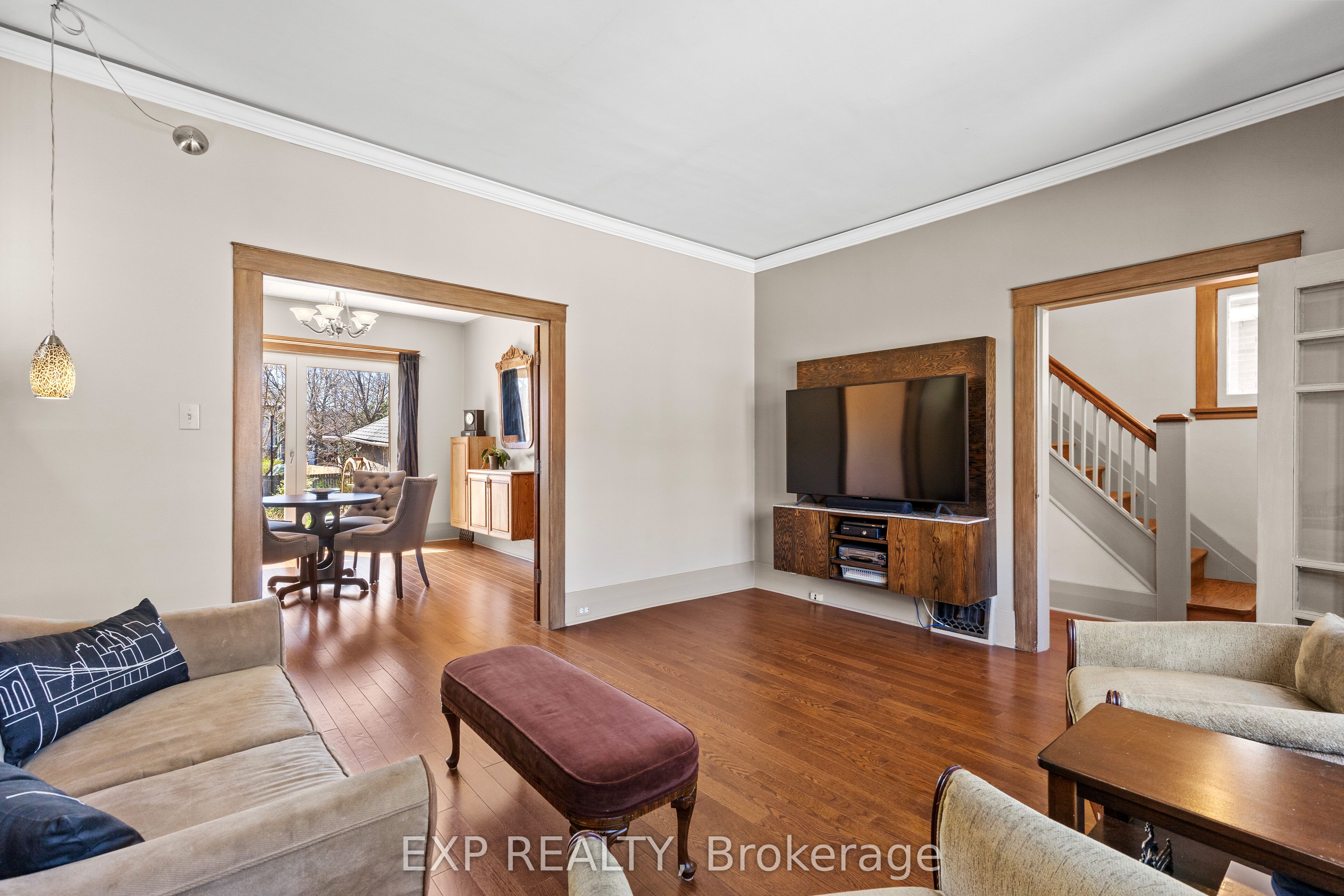 839 Dufferin Avenue Property Photo 7
