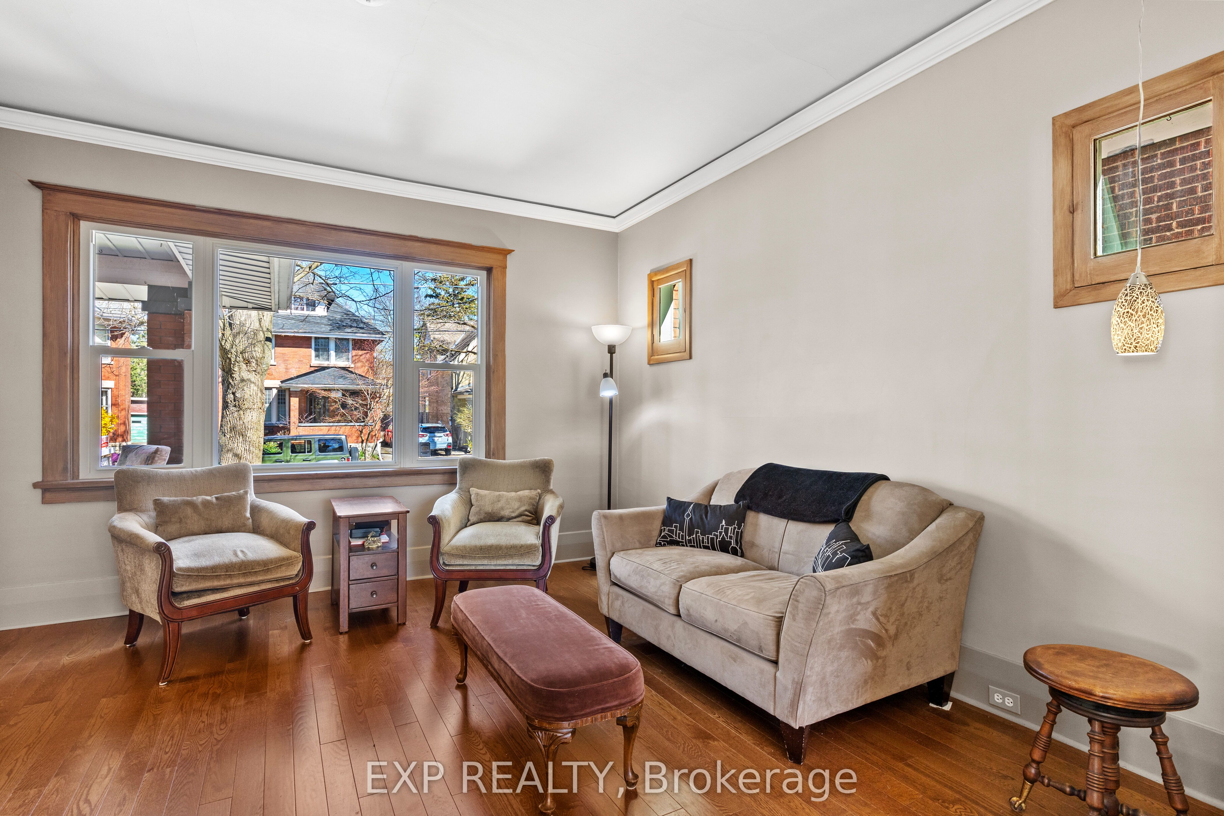 839 Dufferin Avenue Property Photo 8