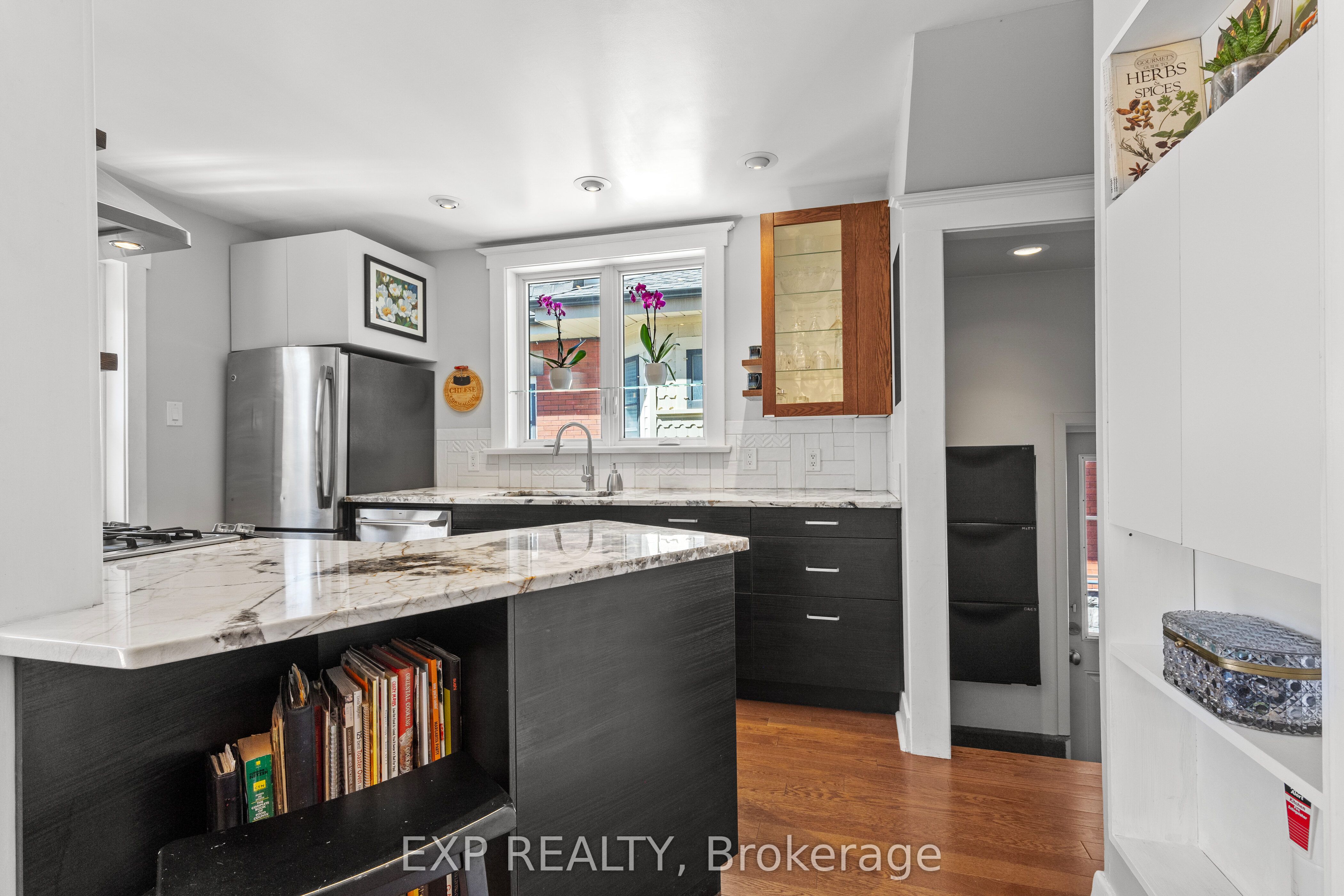 839 Dufferin Avenue Property Photo 12