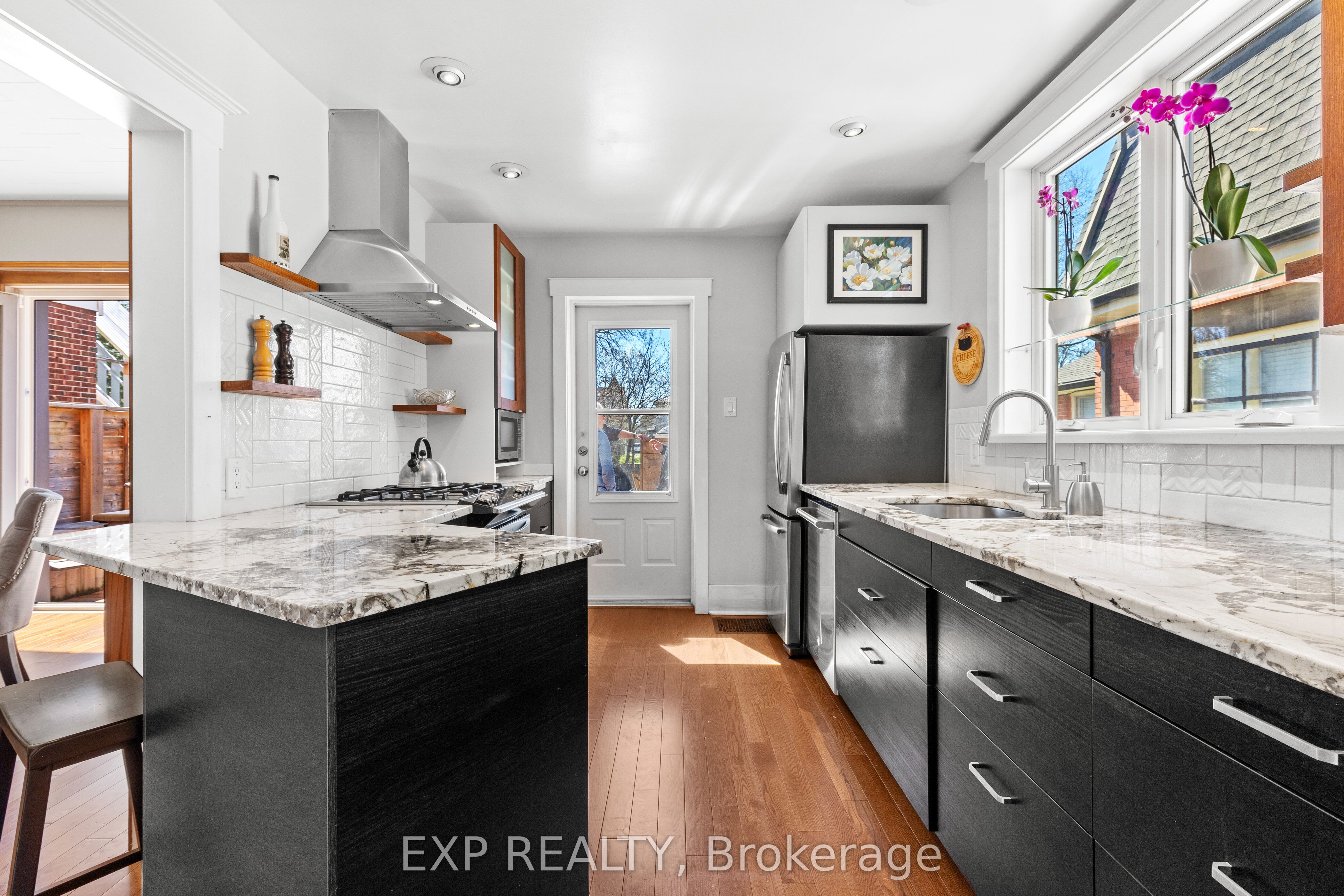 839 Dufferin Avenue Property Photo 13